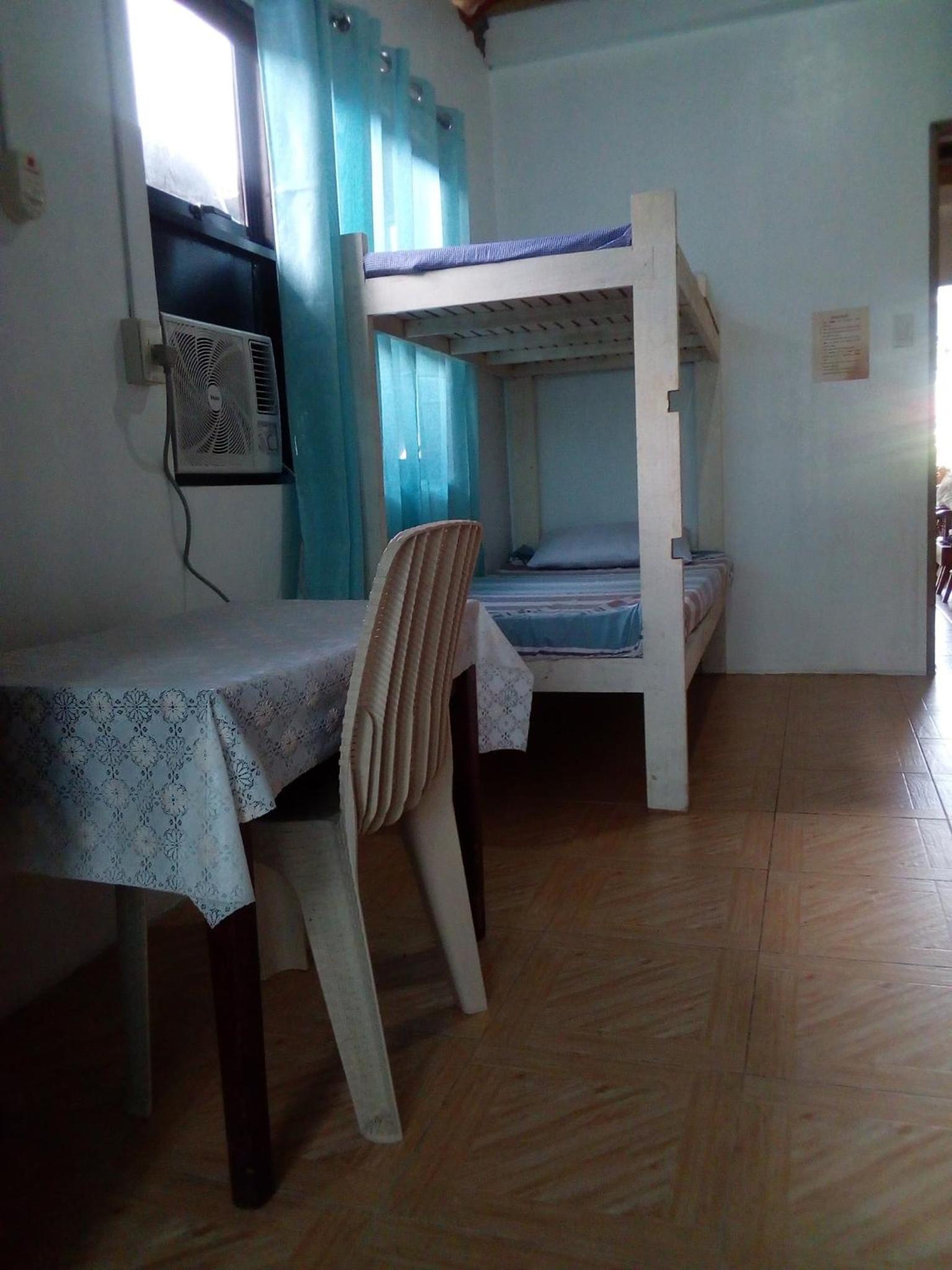 Quadruple Room with Bathroom - Photo 2