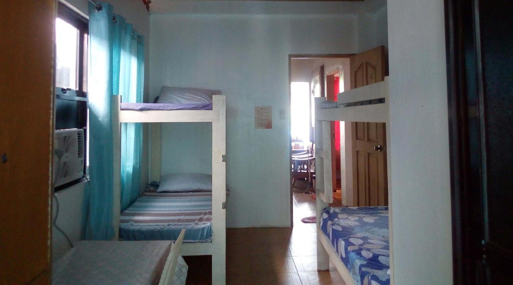 Quadruple Room with Bathroom - Photo 1