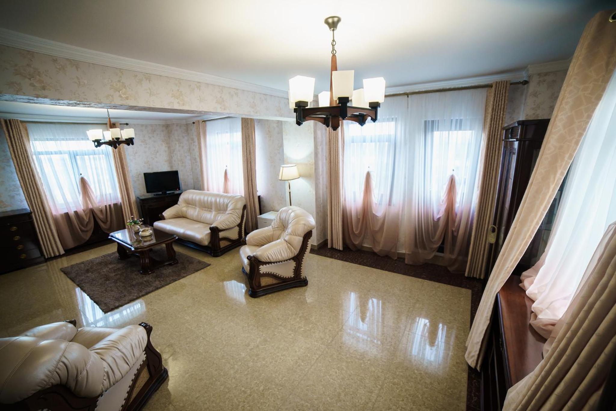 Superior Suite - Photo 2