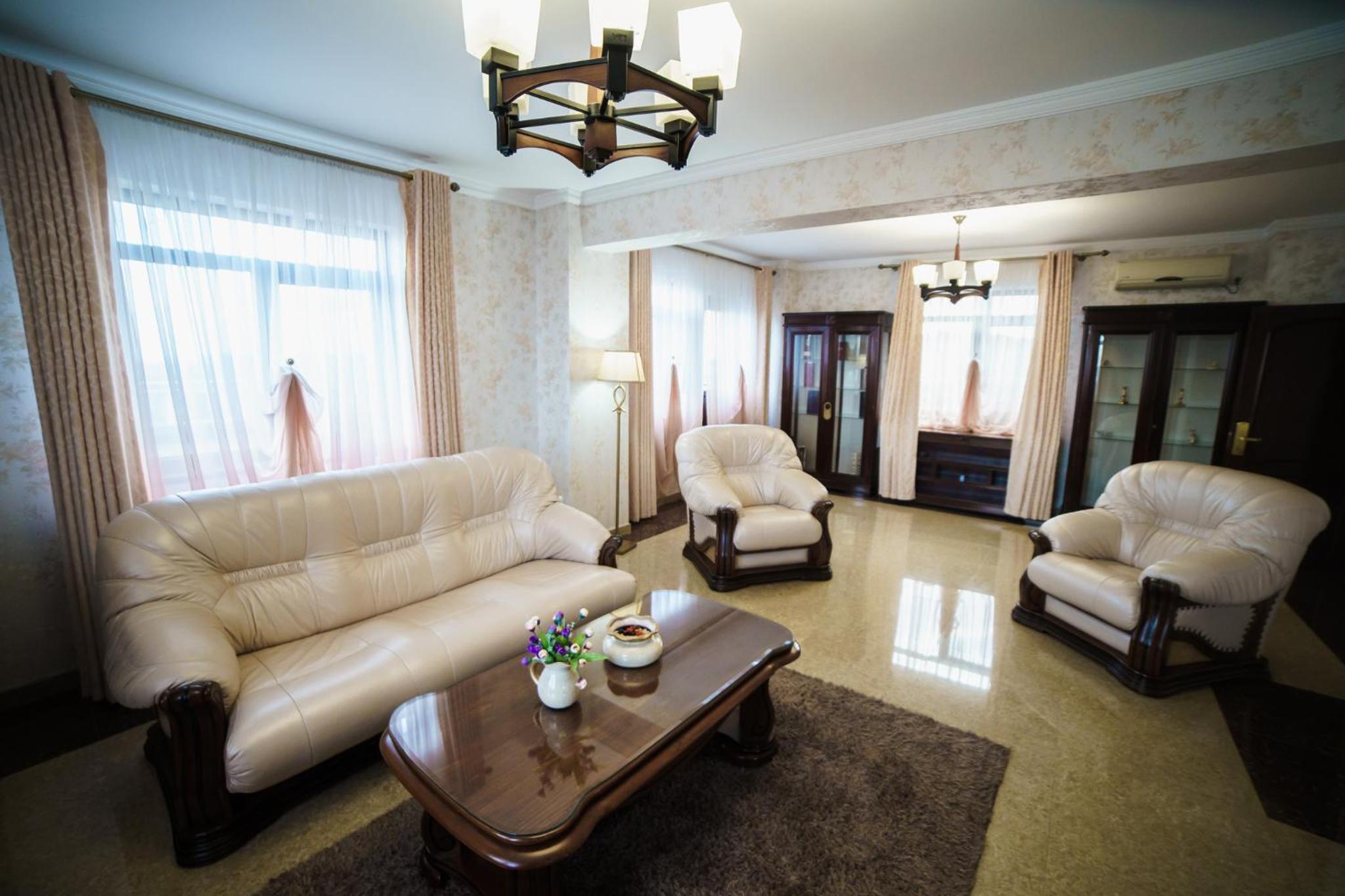 Superior Suite - Photo 12