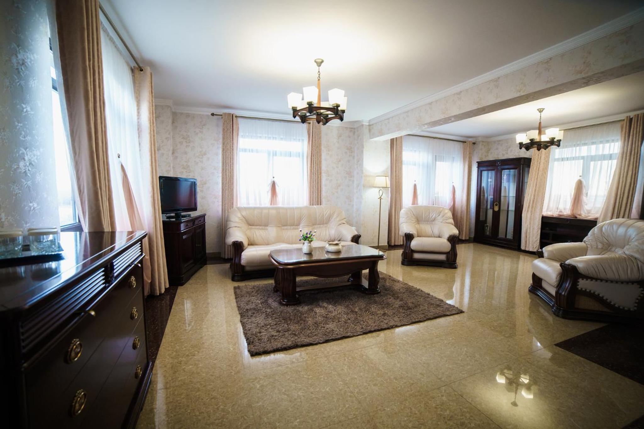 Superior Suite - Photo 3