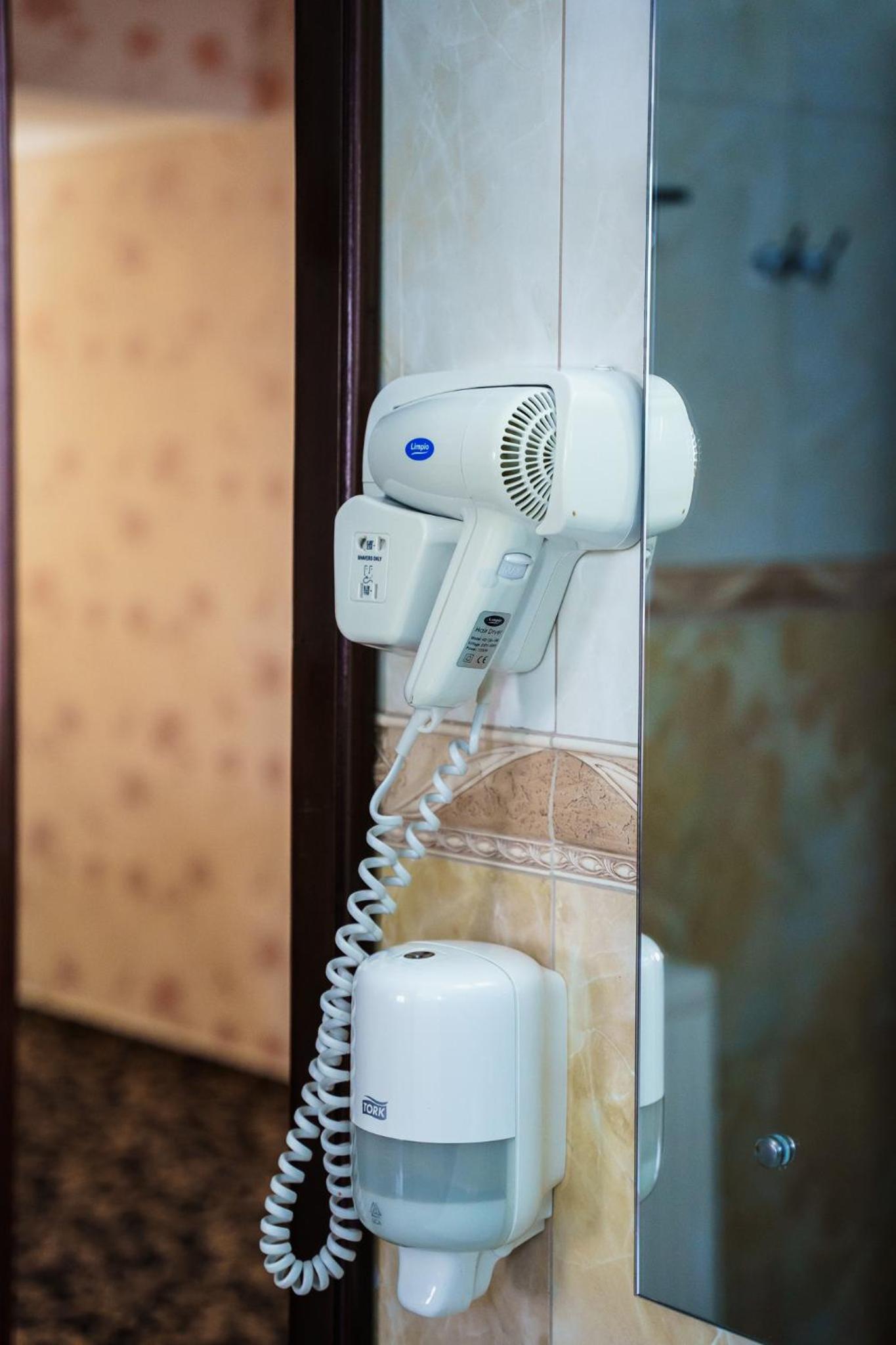 Superior Suite - Photo 11