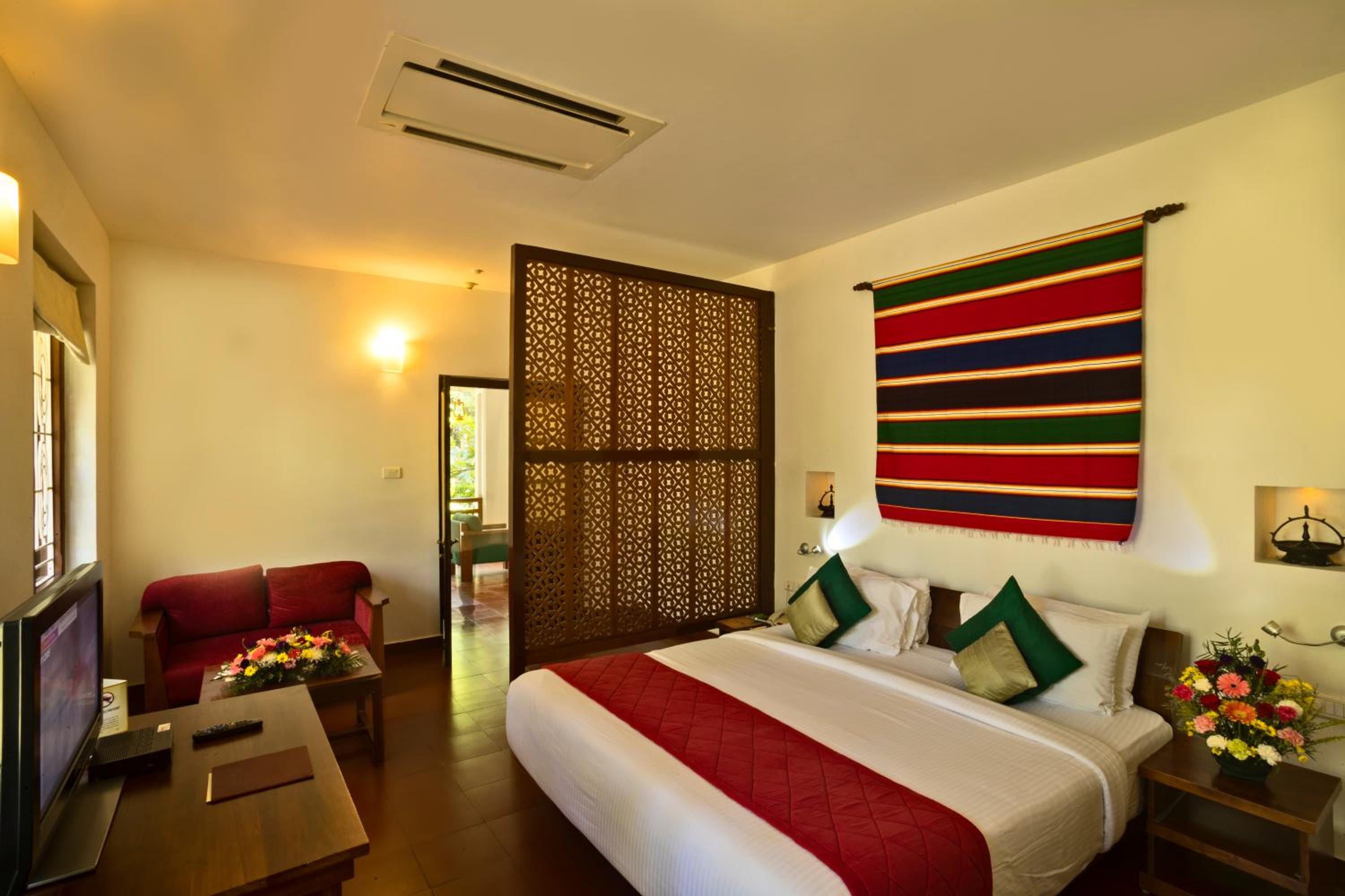 Deluxe Double Room (Complimentary breakfast and Hi-Tea (4–5 PM) with tea, coffee, and cookies)