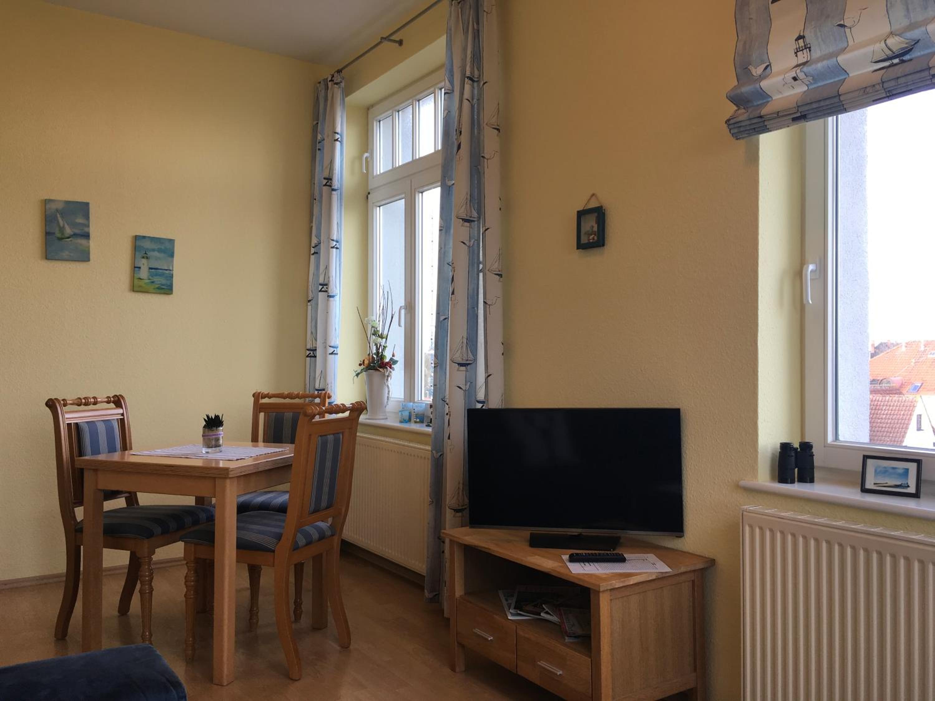 Apartment - Split Level - Photo 4