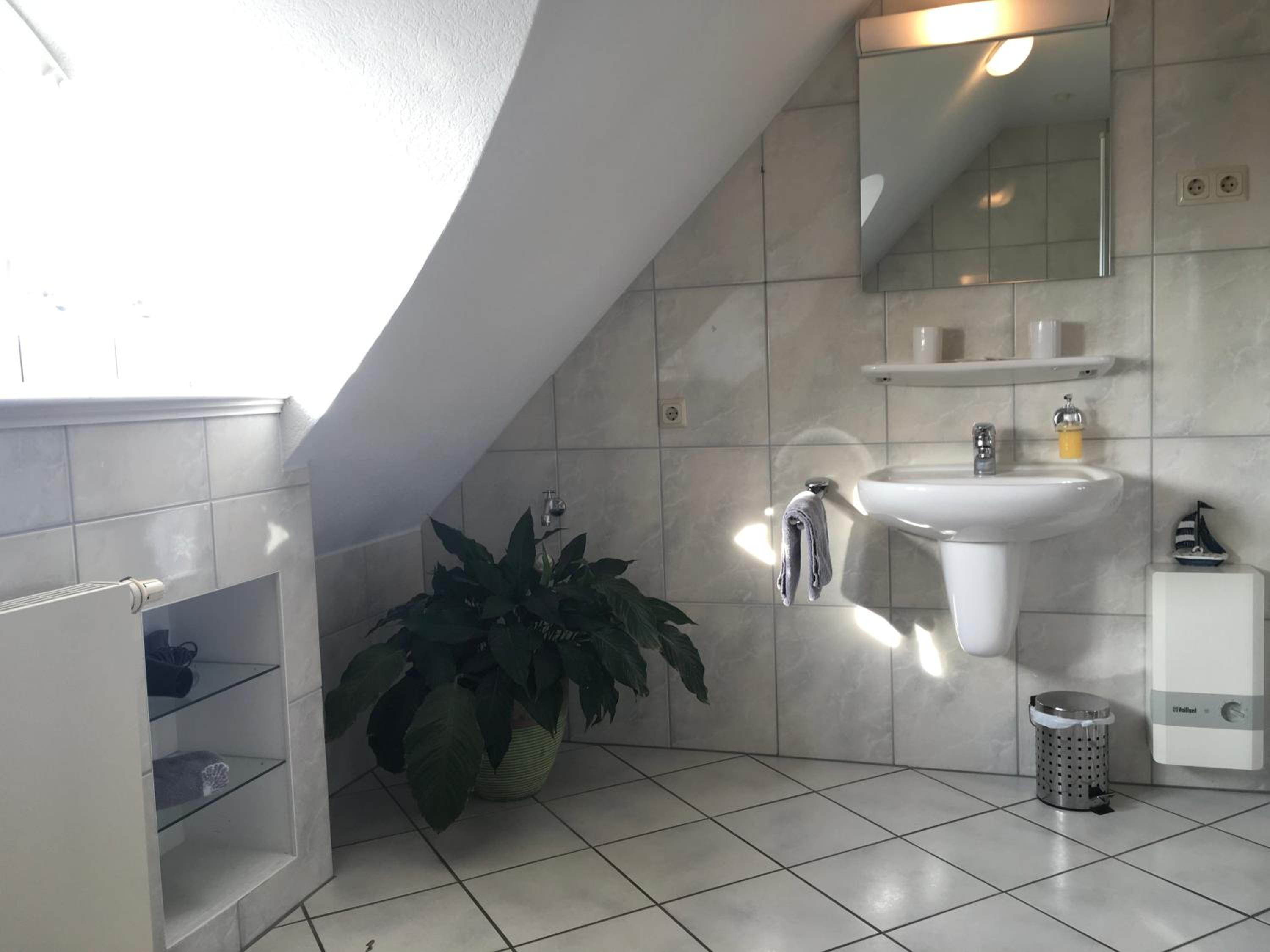 Apartment with Balcony - Photo 2