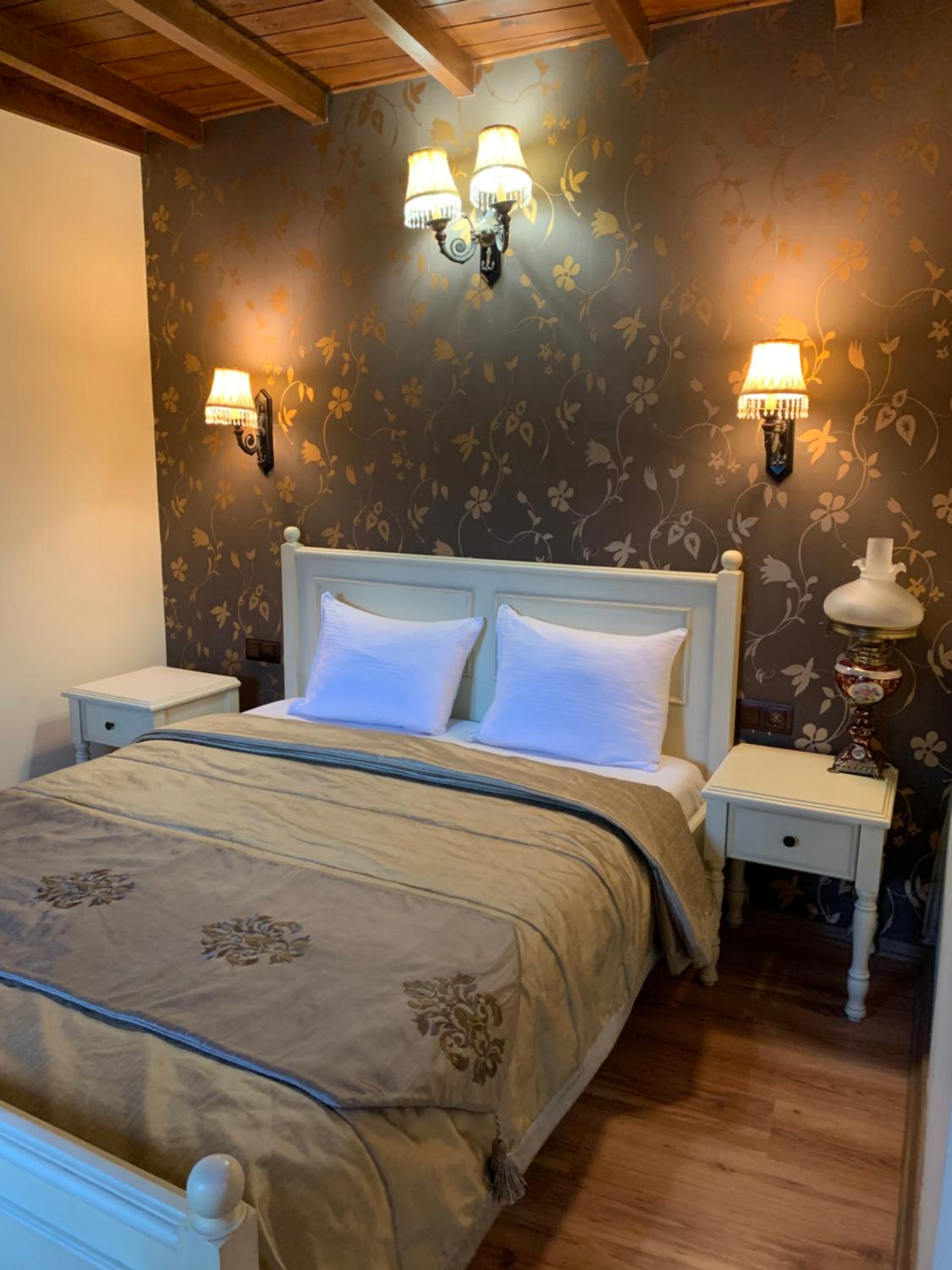 Standard Double Room - Photo 7