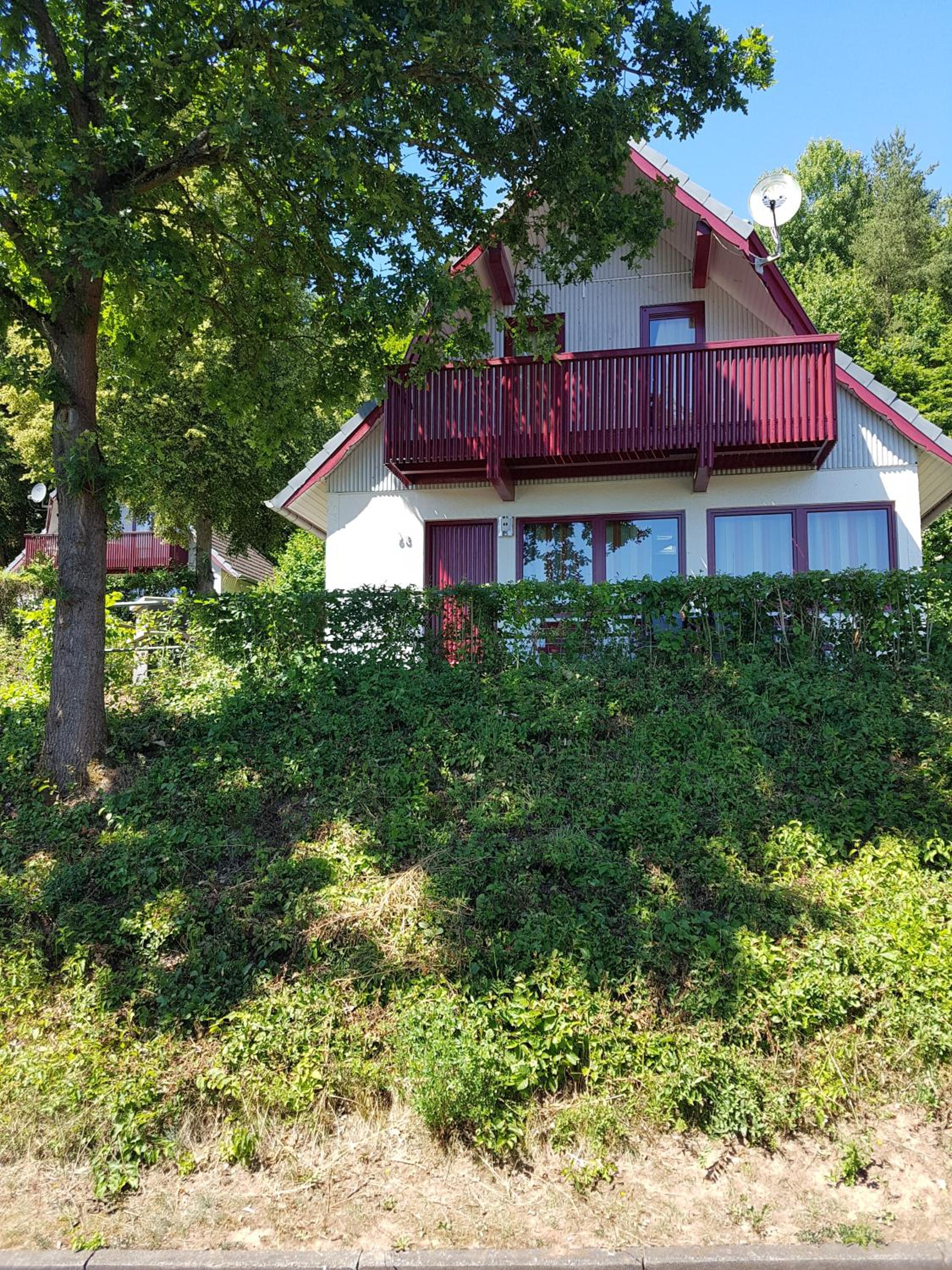 Three-Bedroom House photo 3