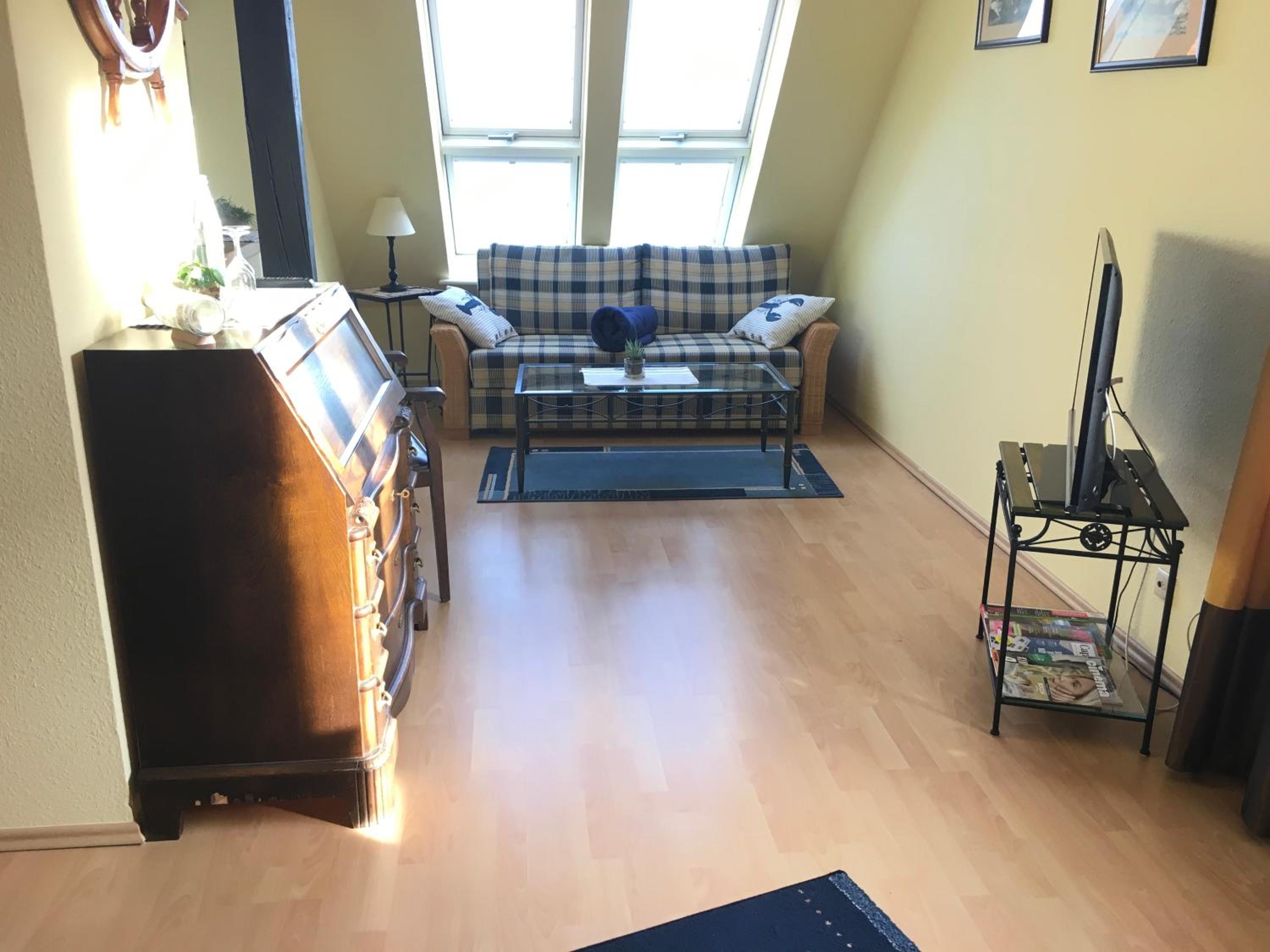 Apartment with Balcony - Photo 9