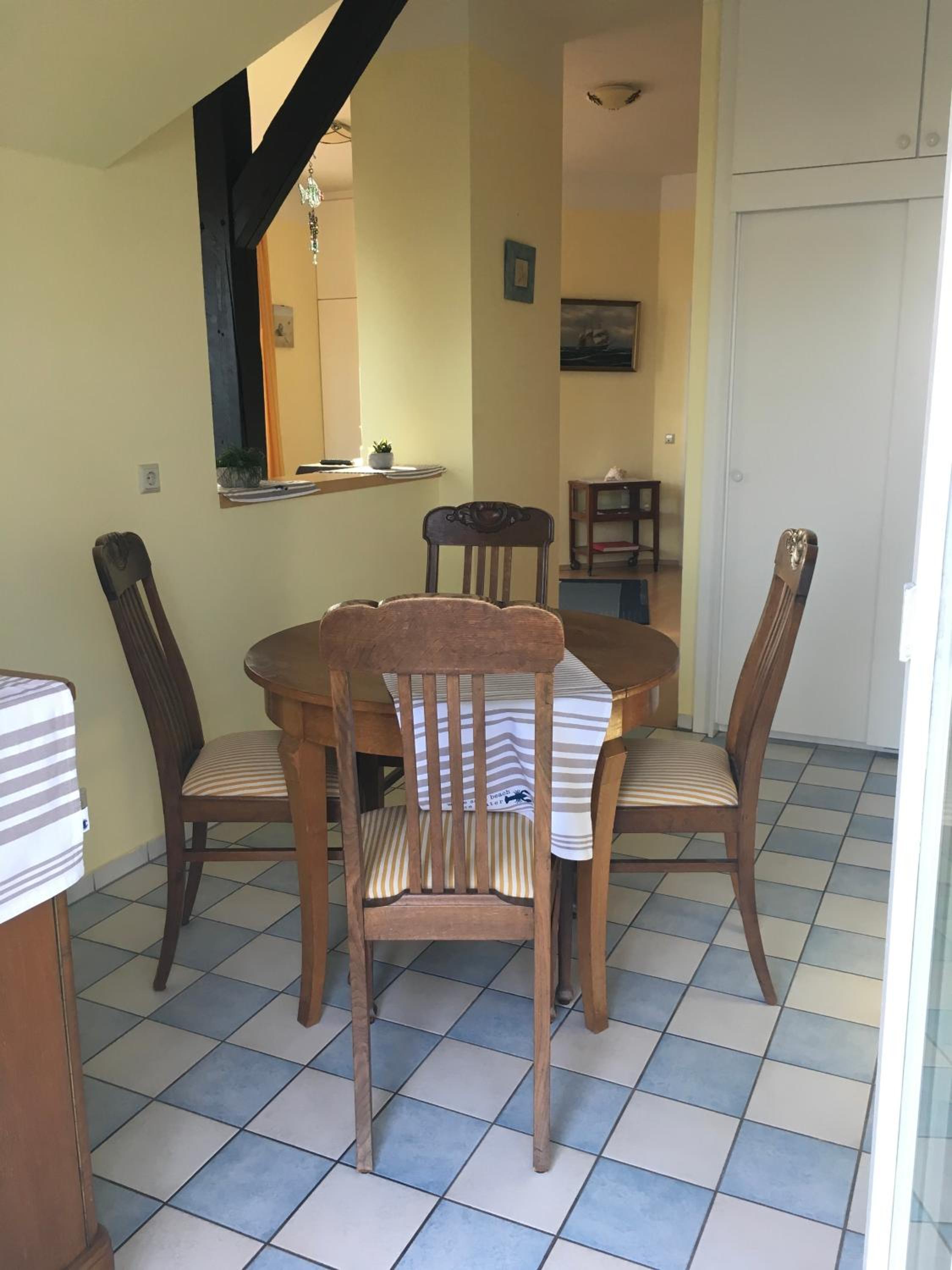 Apartment with Balcony - Photo 8