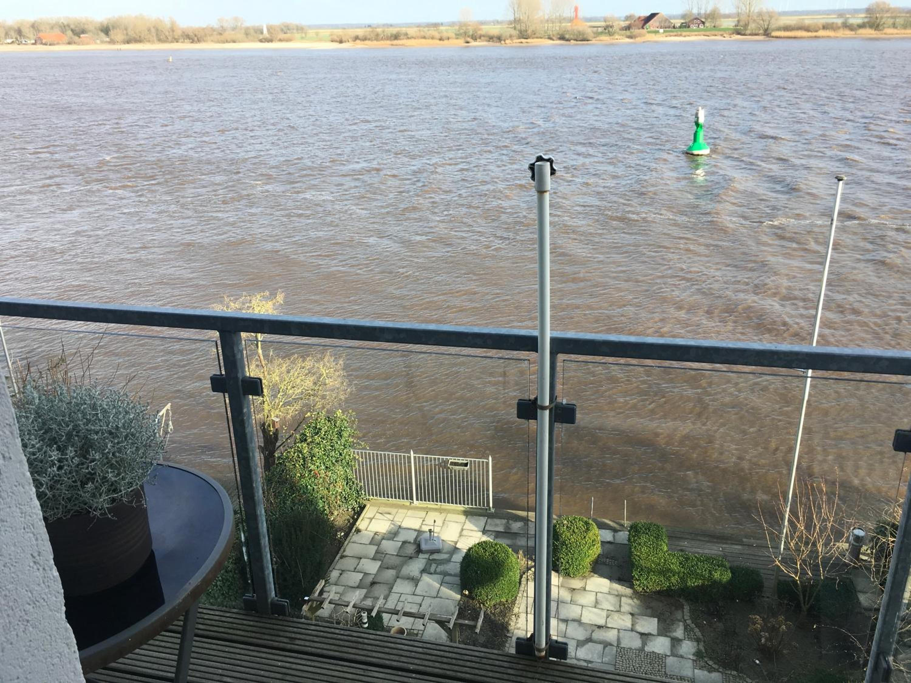 Apartment with Balcony - Photo 6