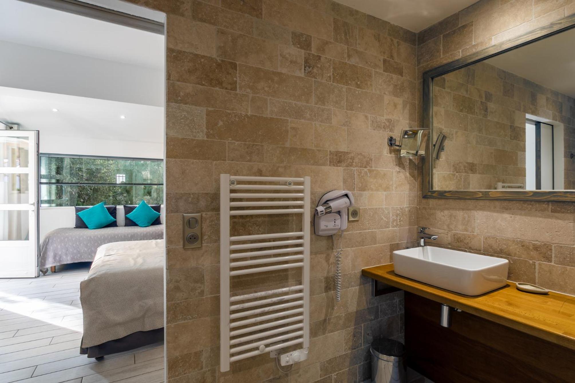 Suite Junior (2 Adultes + 1 Enfant) Suite Junior (2 Adultes + 1 Enfant)