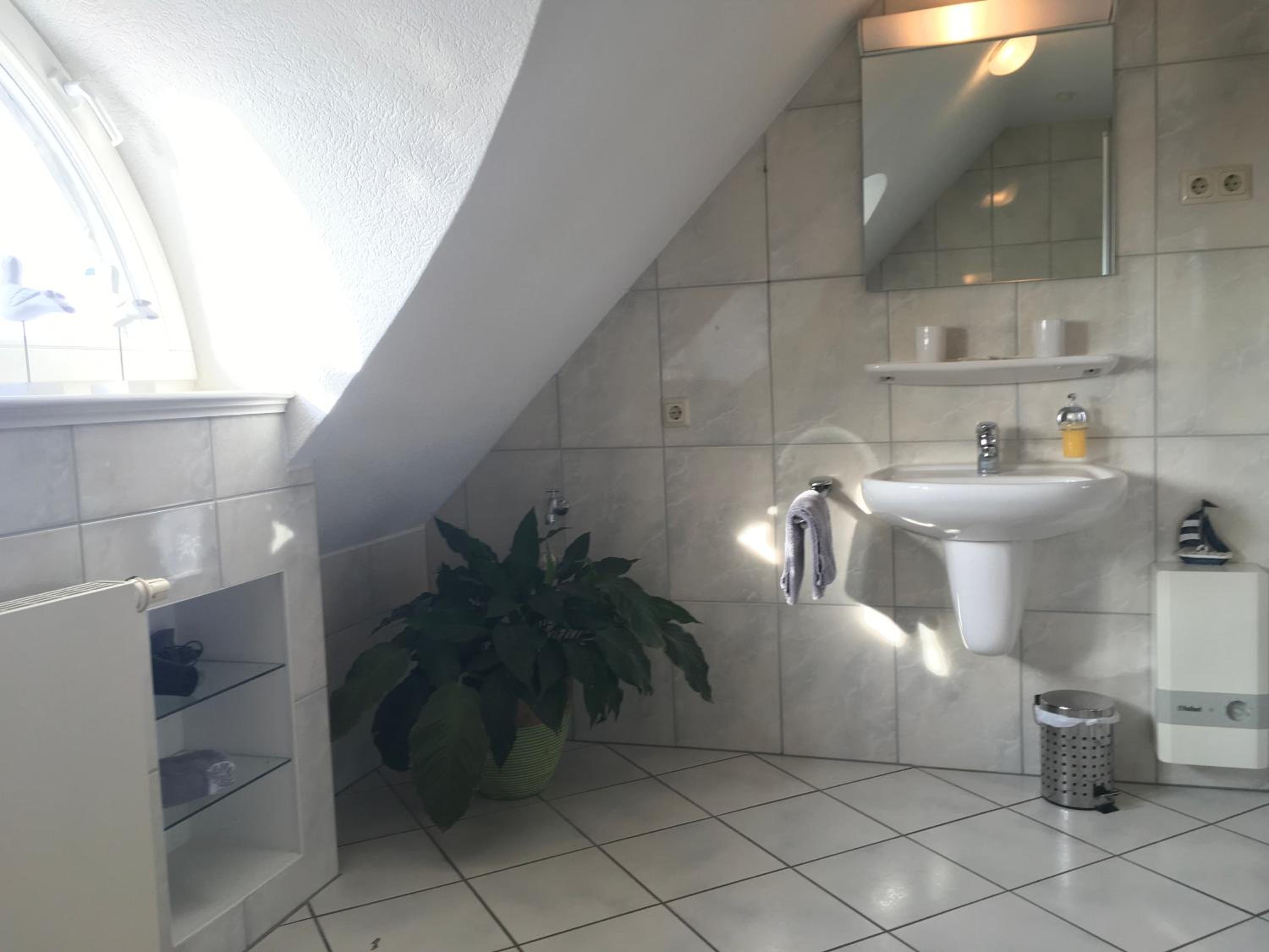 Apartment with Balcony - Photo 10