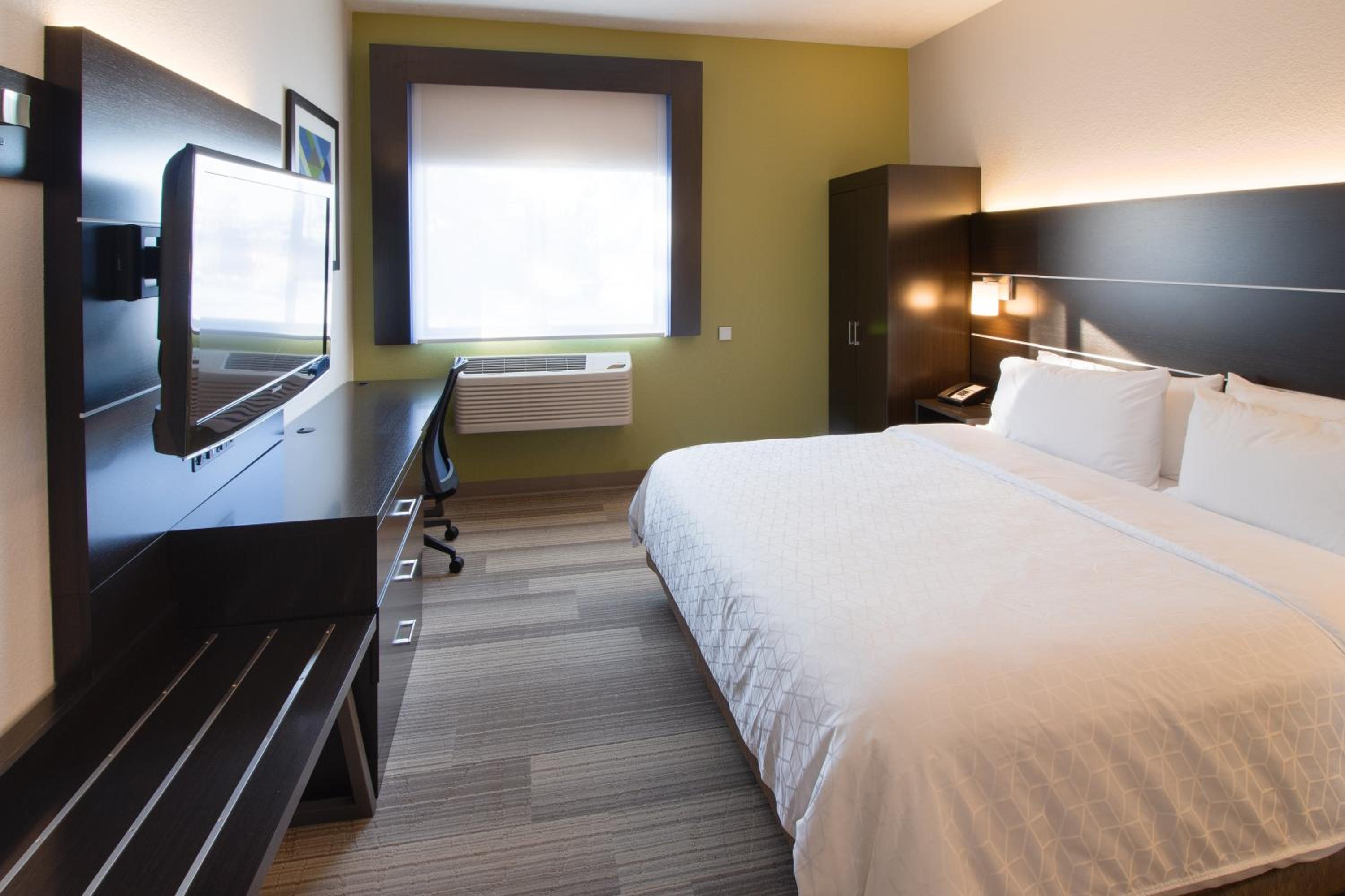 Standard King Room - Photo 3