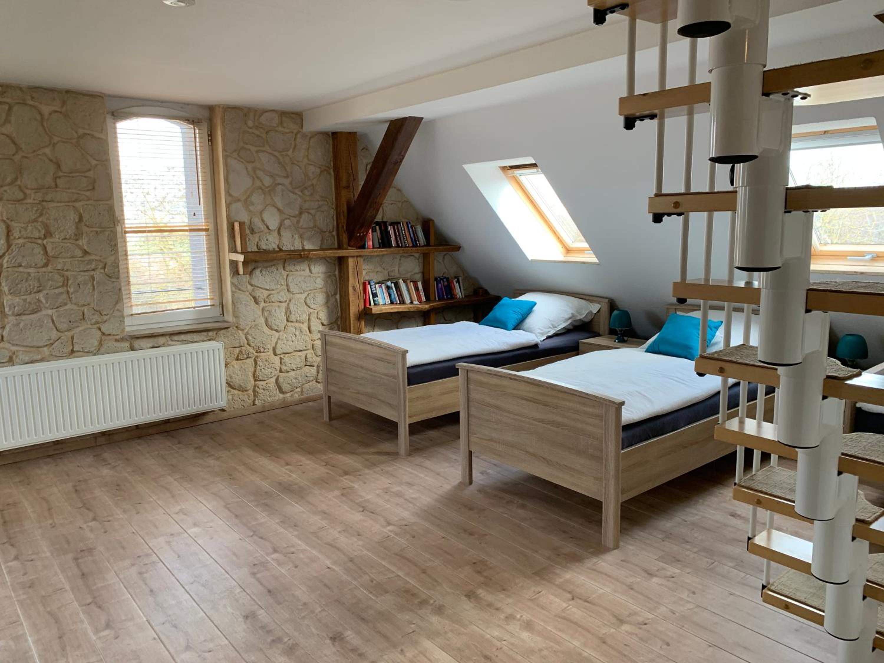 Apartment - Split Level - Photo 1