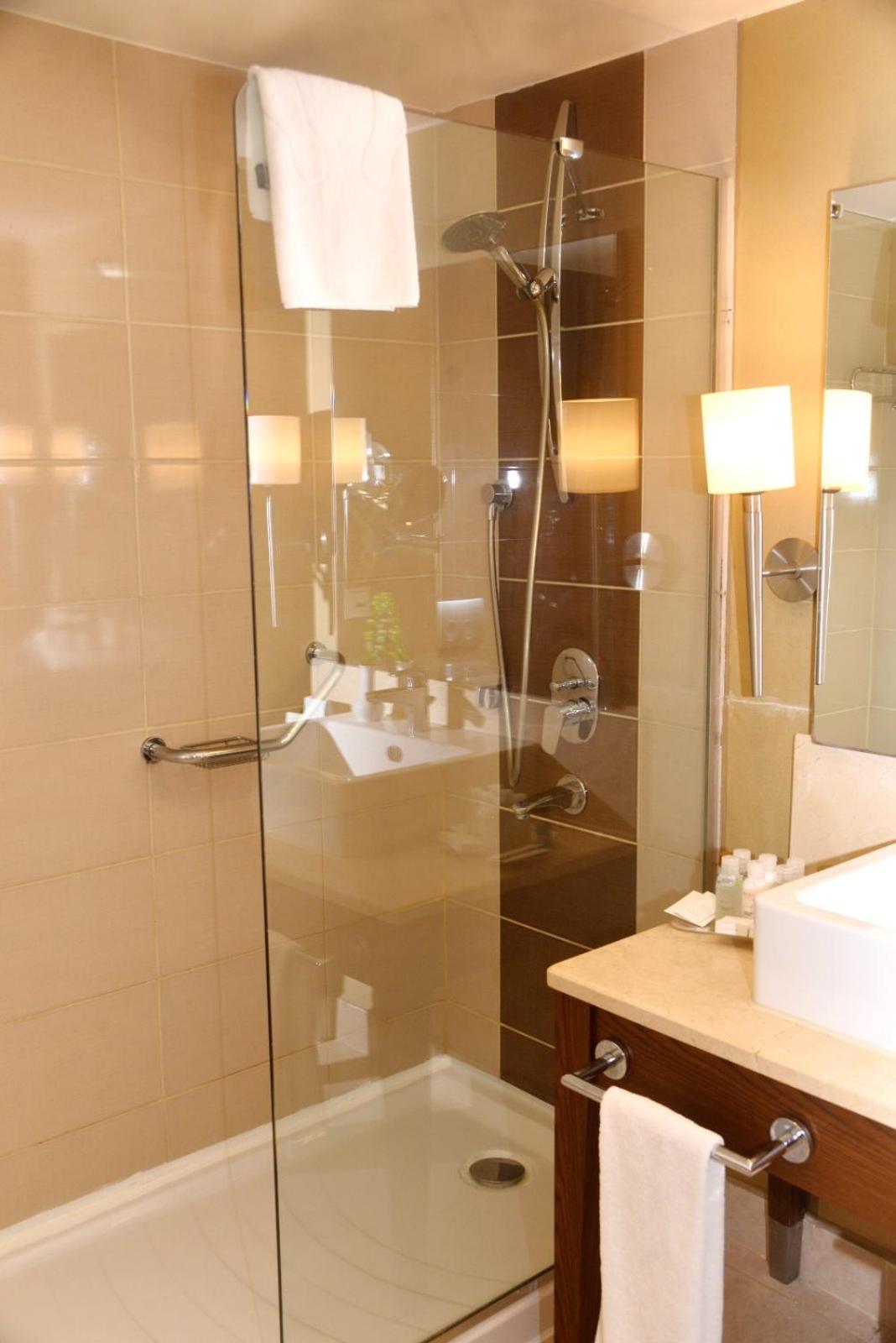 Superior Triple Room photo 2