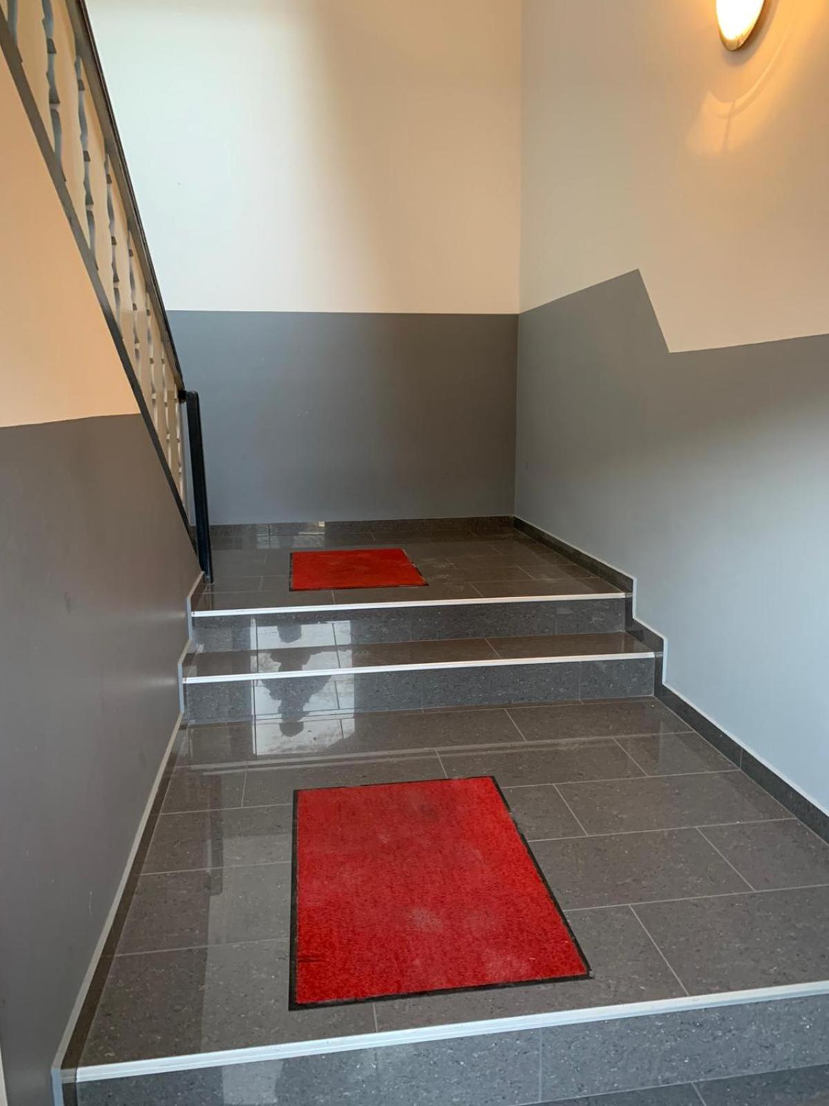 Apartment - Split Level - Photo 3