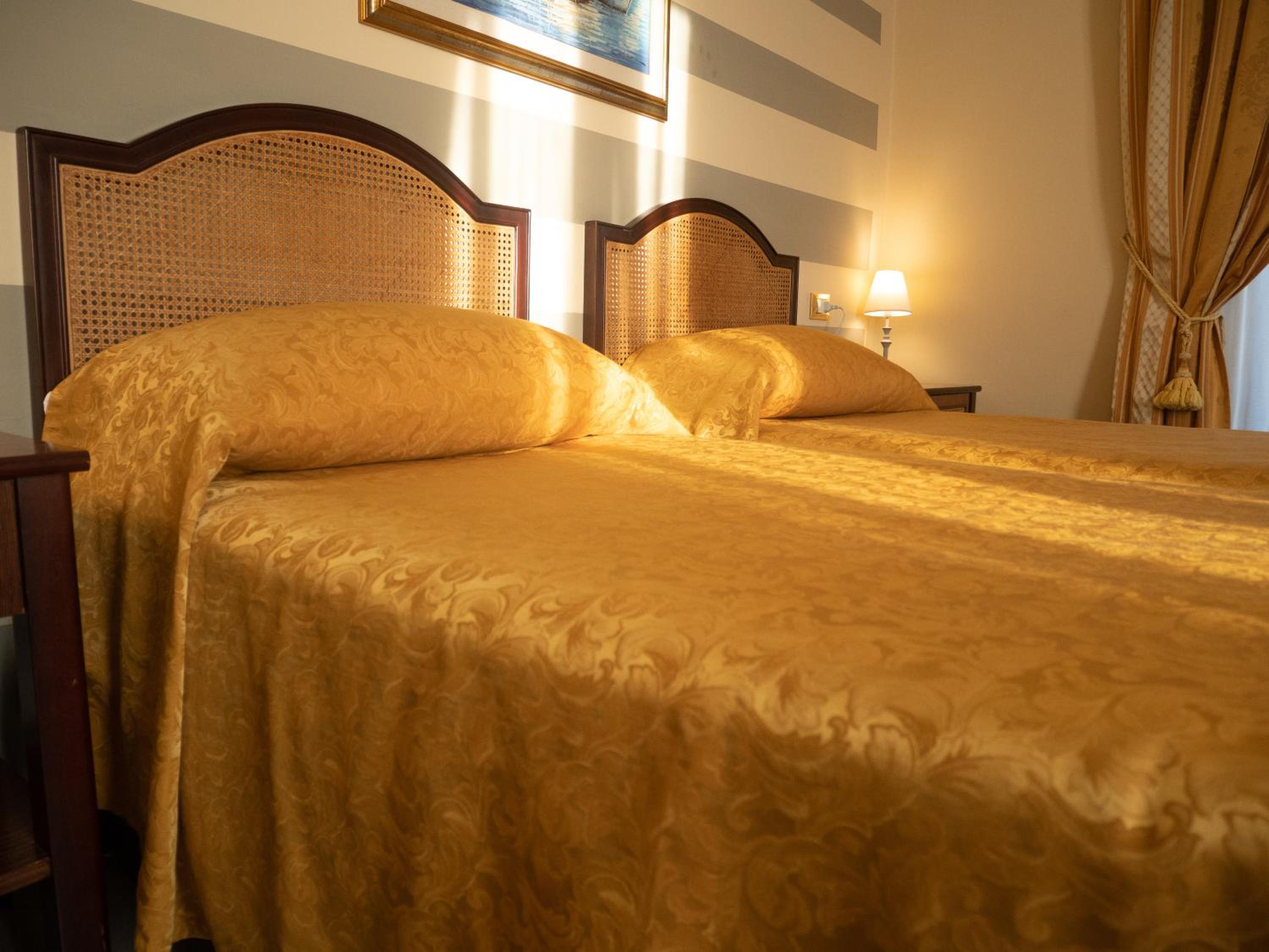 Double Room - Photo 5