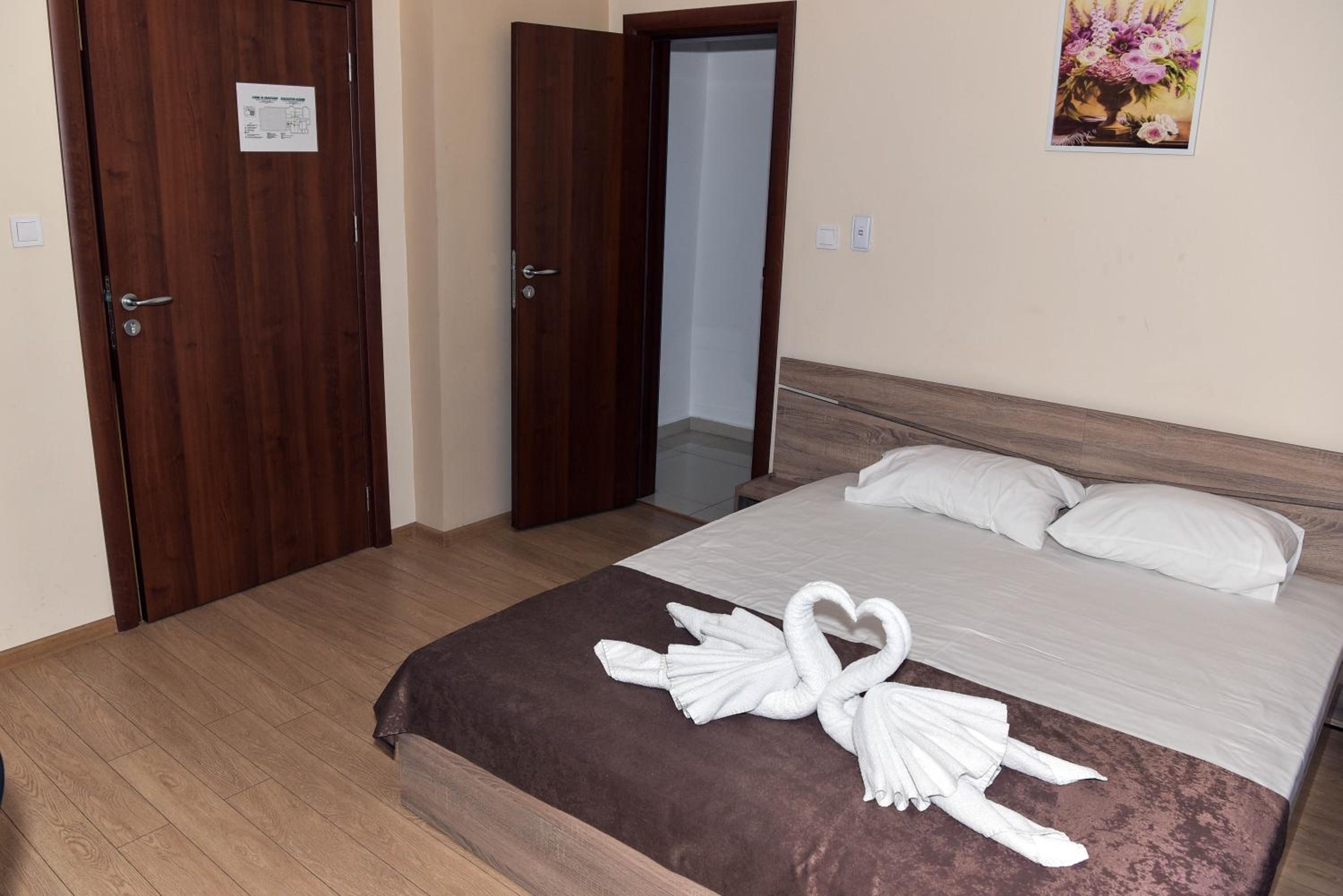 Standard King Room photo 1