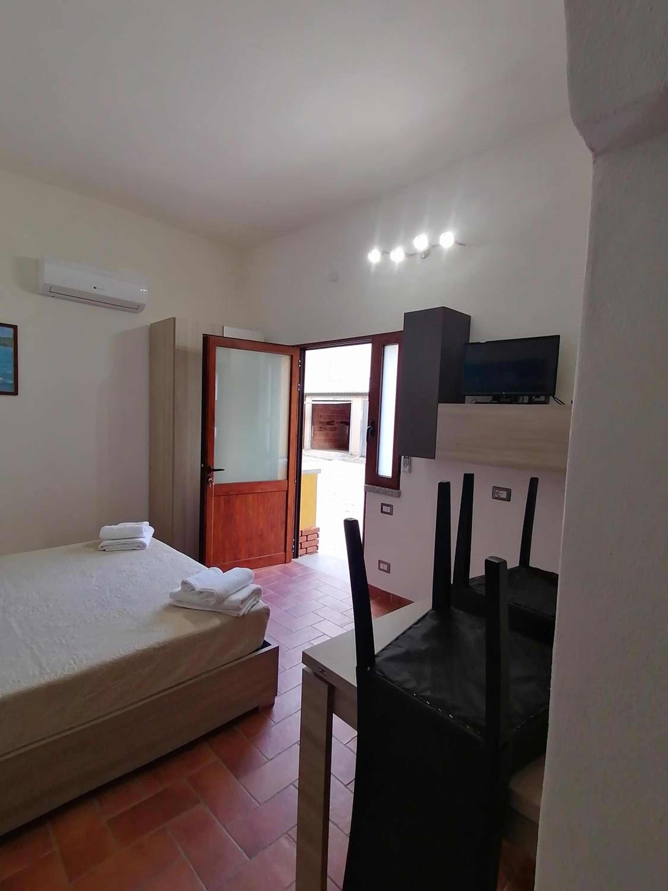 Double Room - Disability Access photo 3