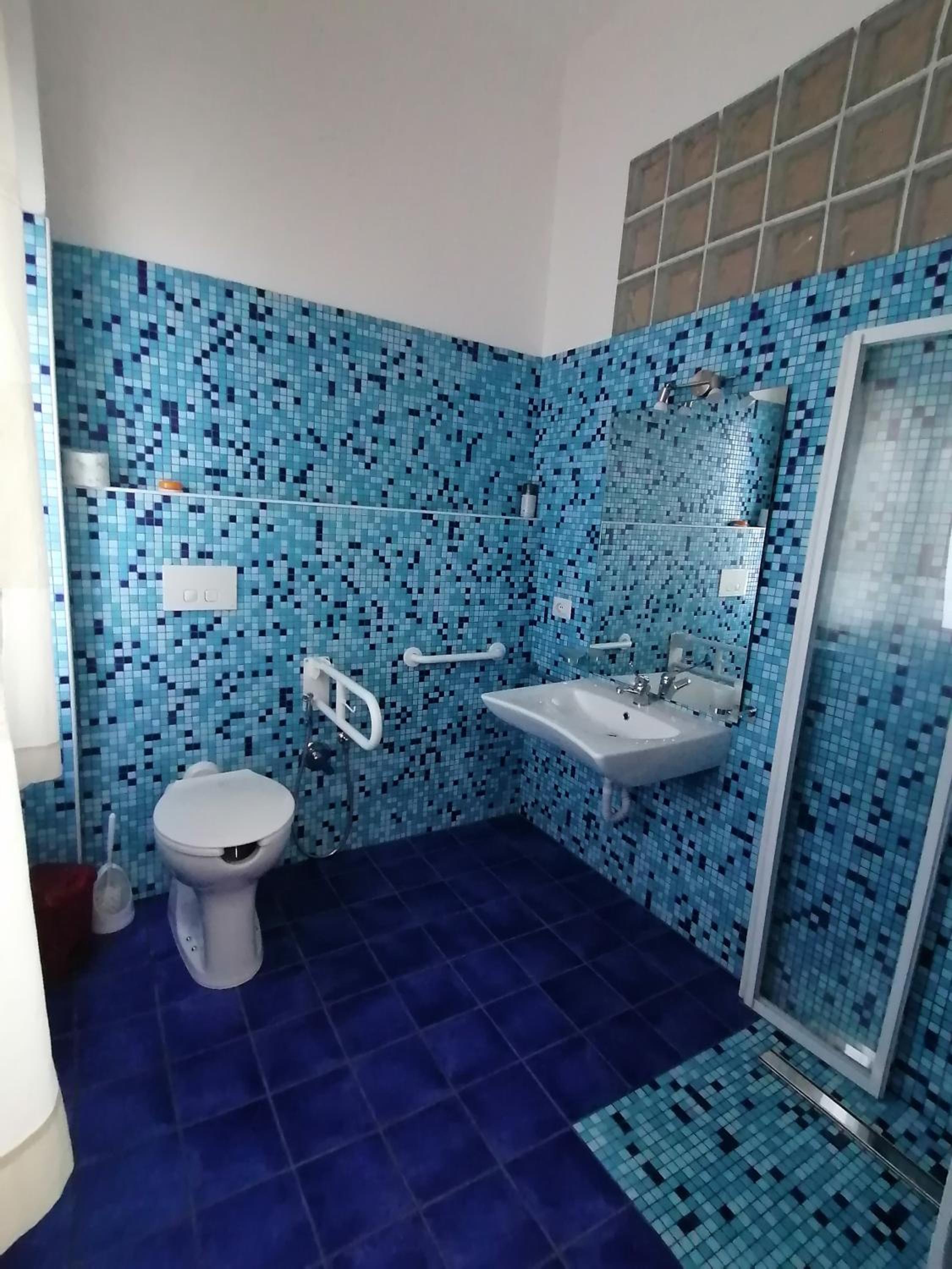 Double Room - Disability Access photo 2