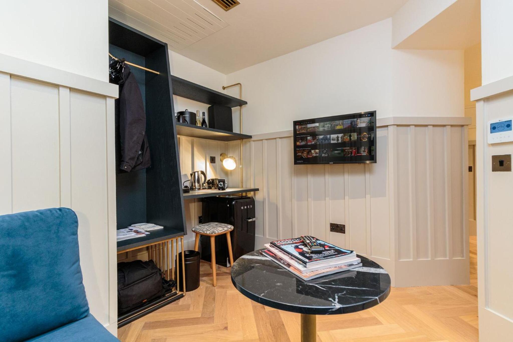 Deluxe King Room photo 1