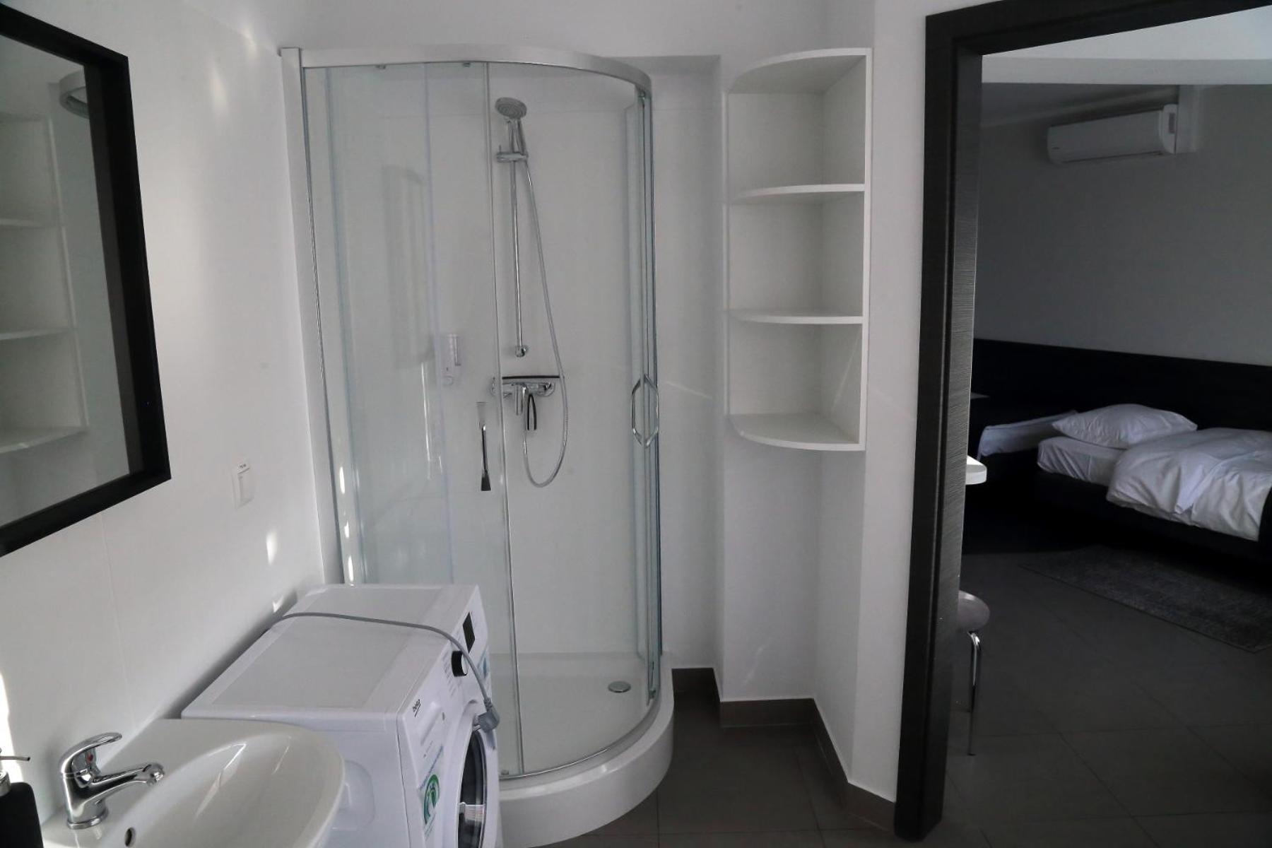 Triple Room with Private Bathroom photo 3