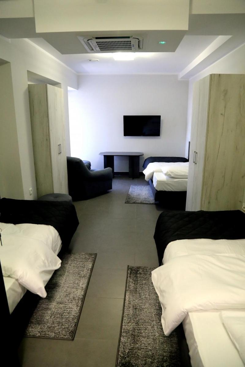 Triple Room with Shared Bathroom photo 2