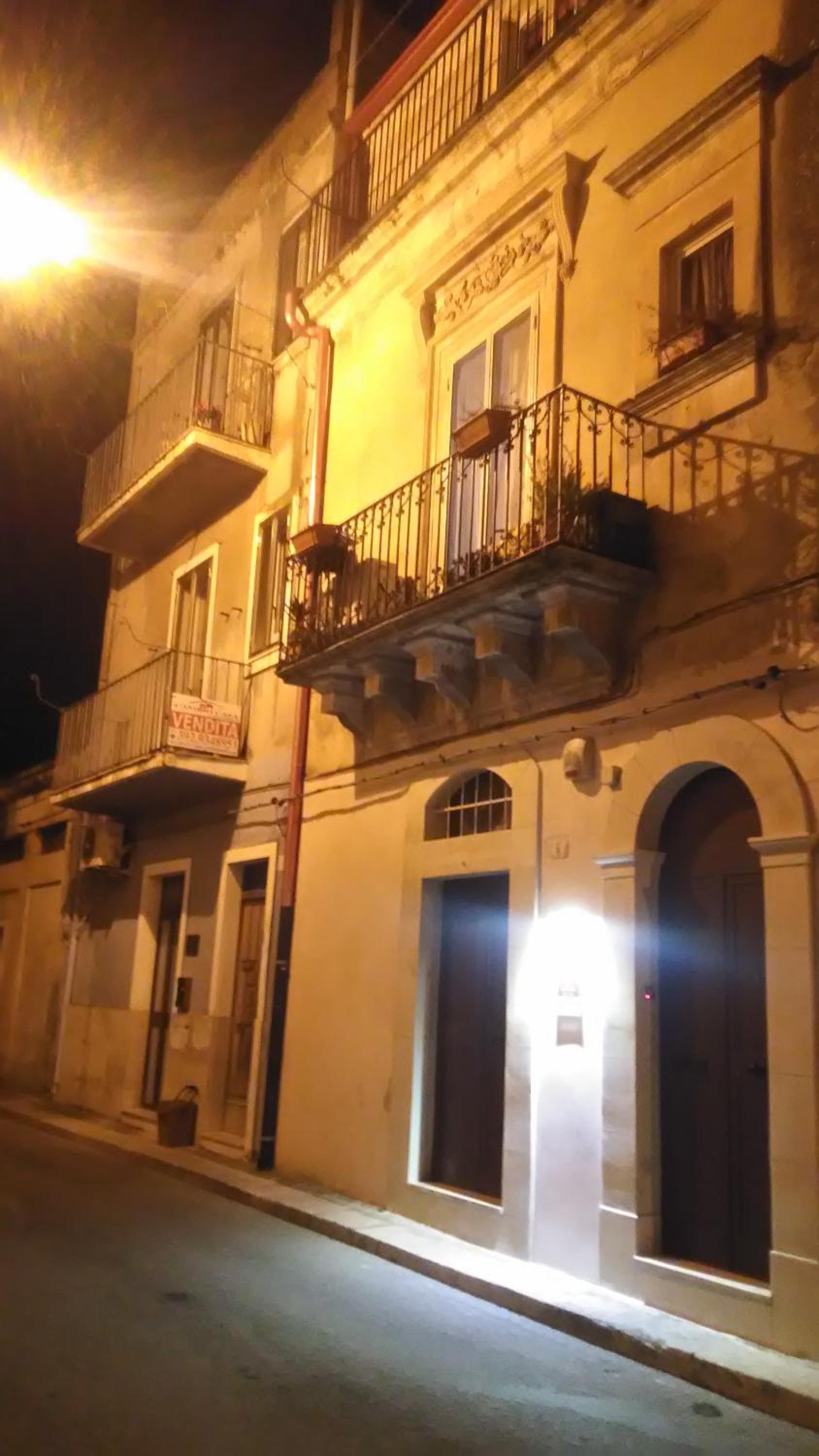 Apartment with Balcony - Photo 27