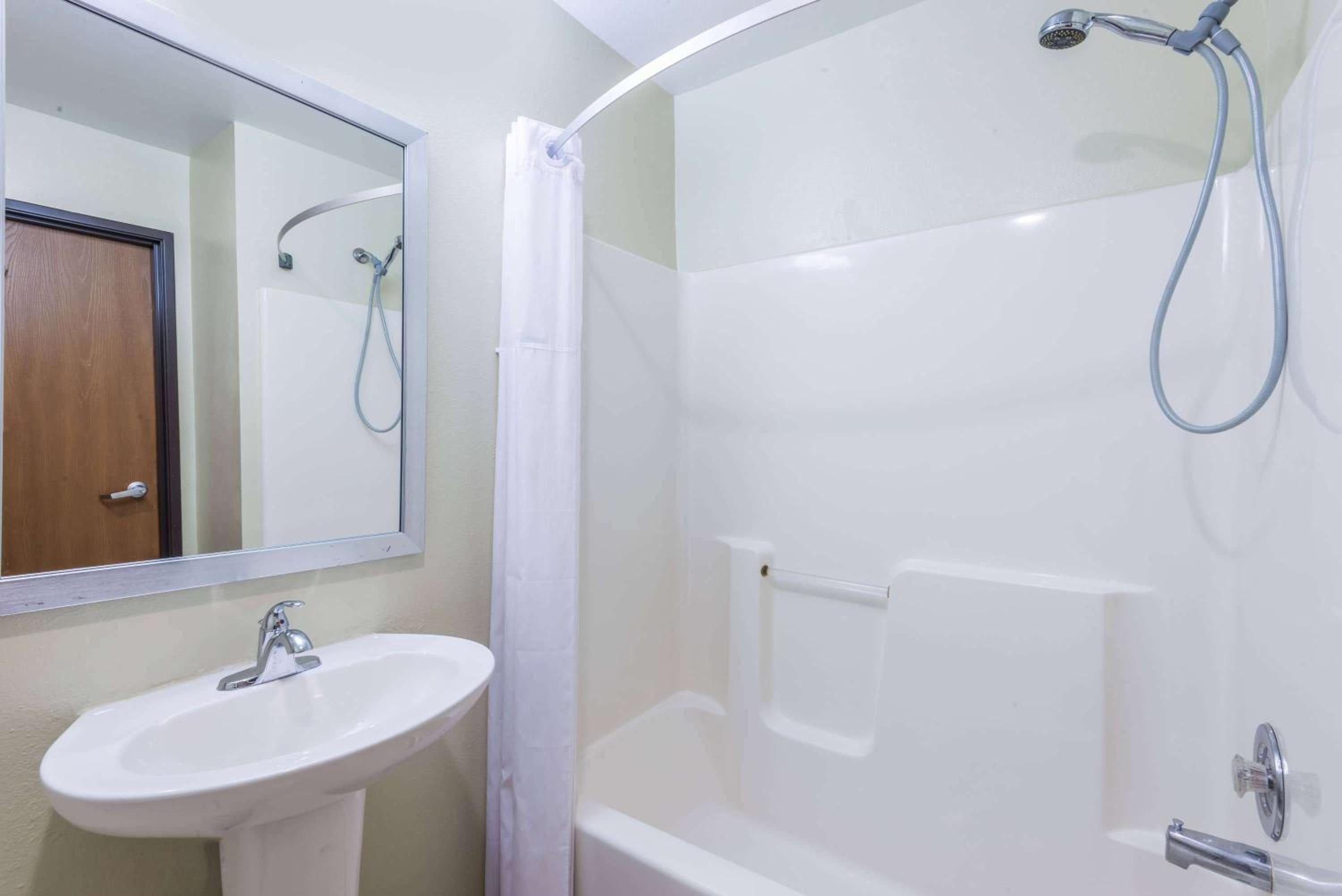 Queen Room - Disability Access/Non-Smoking - Photo 4