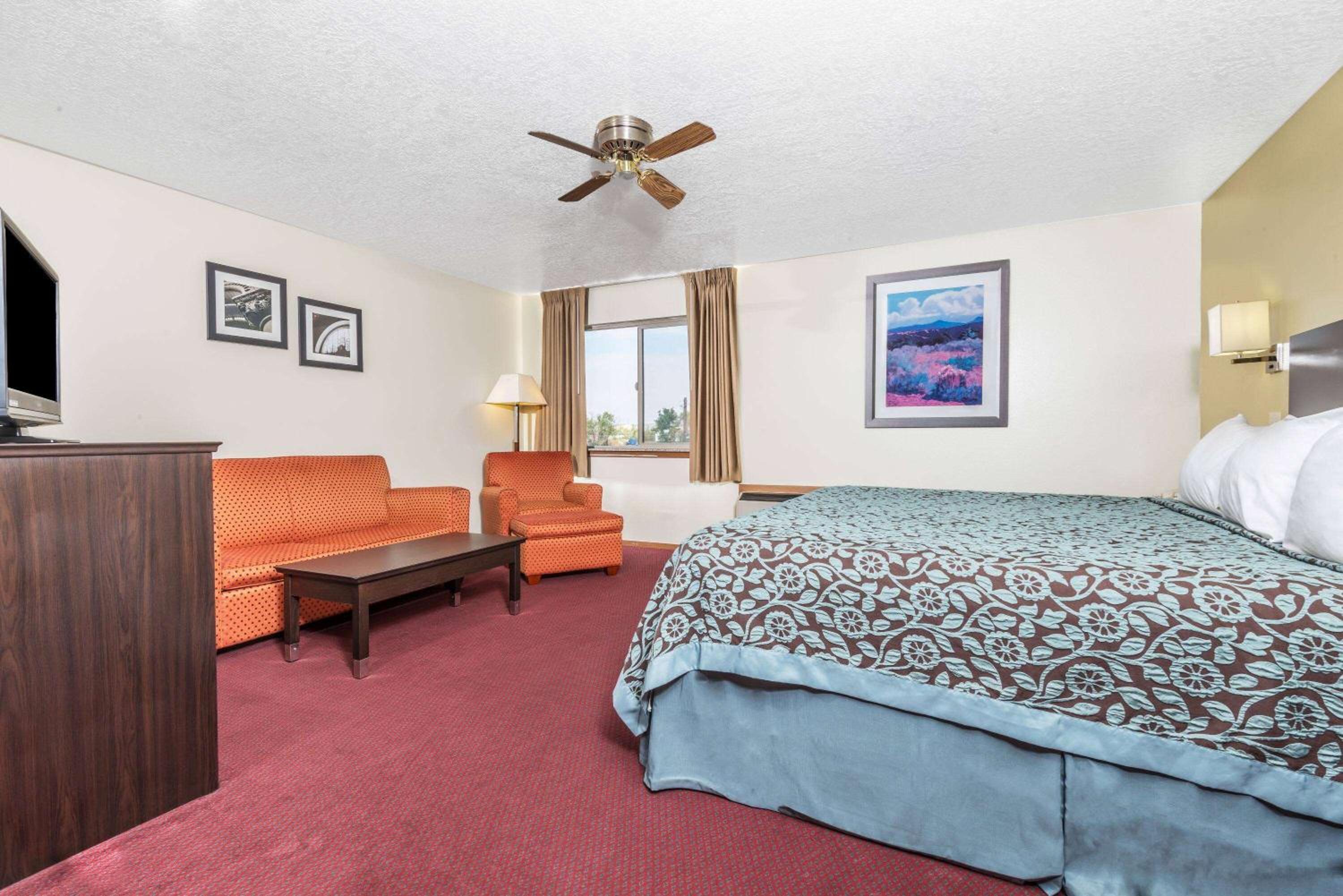 King Studio Suite - Non-Smoking - Photo 5