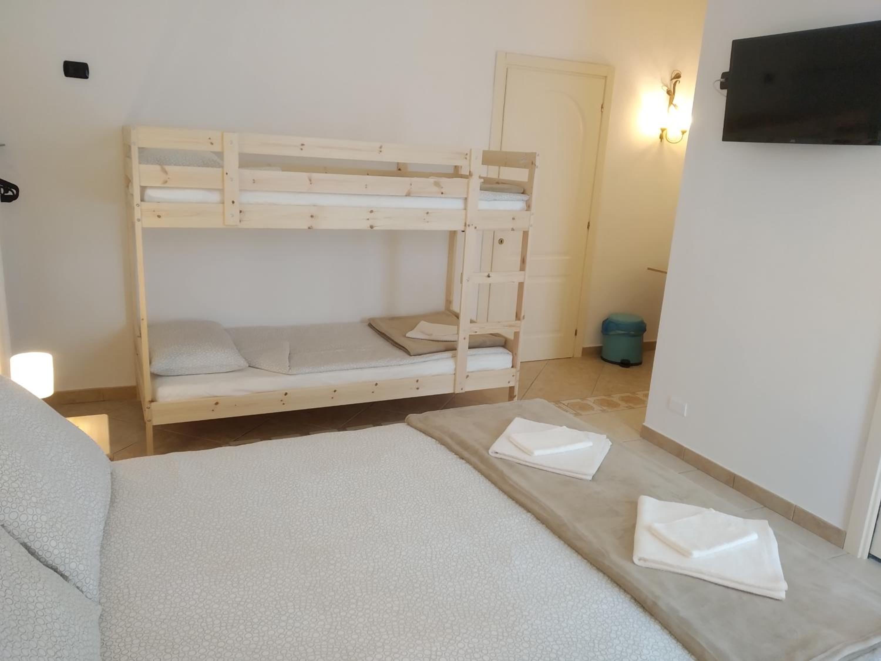 Quadruple Room with Private Bathroom