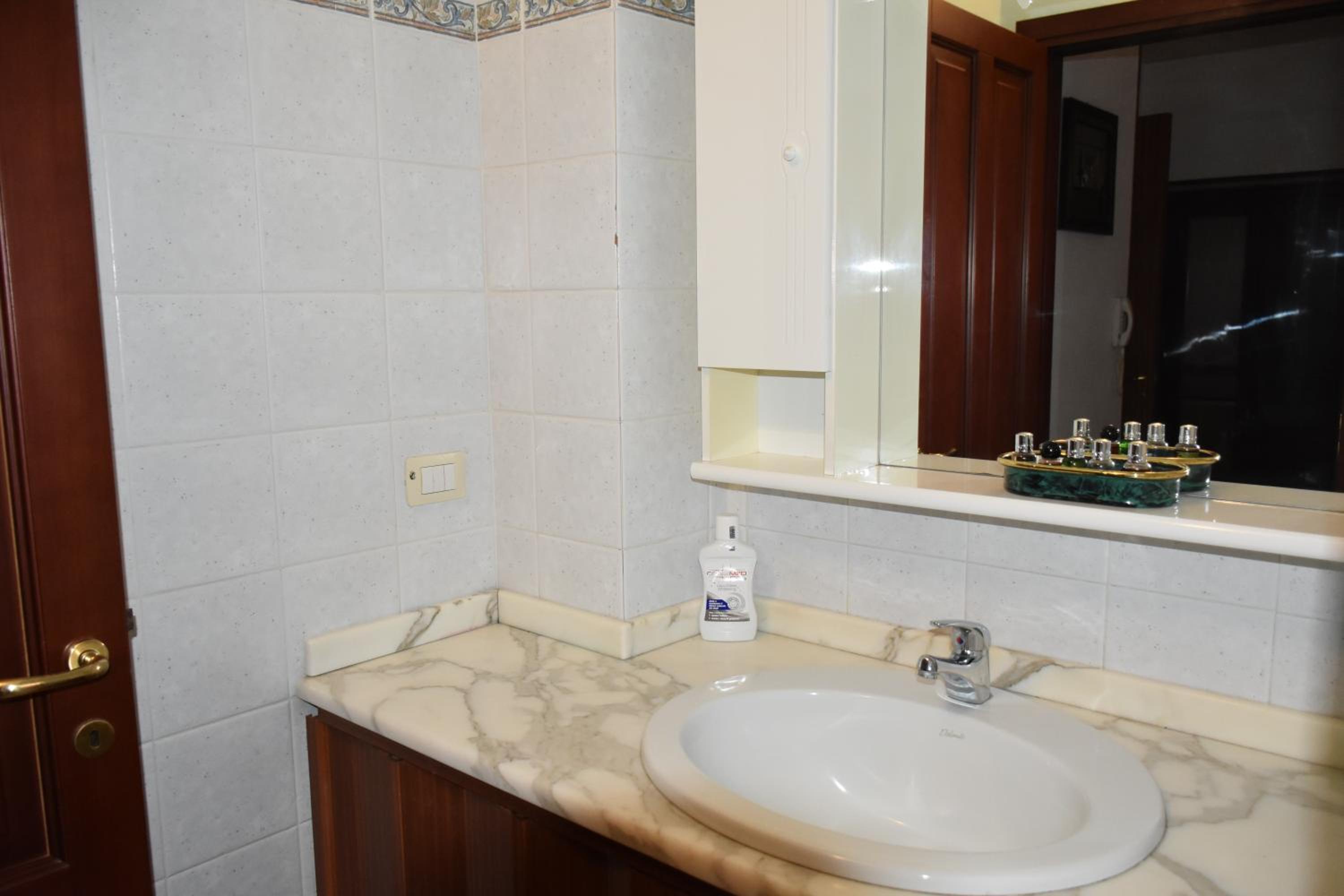 Deluxe Double or Twin Room - Photo 7