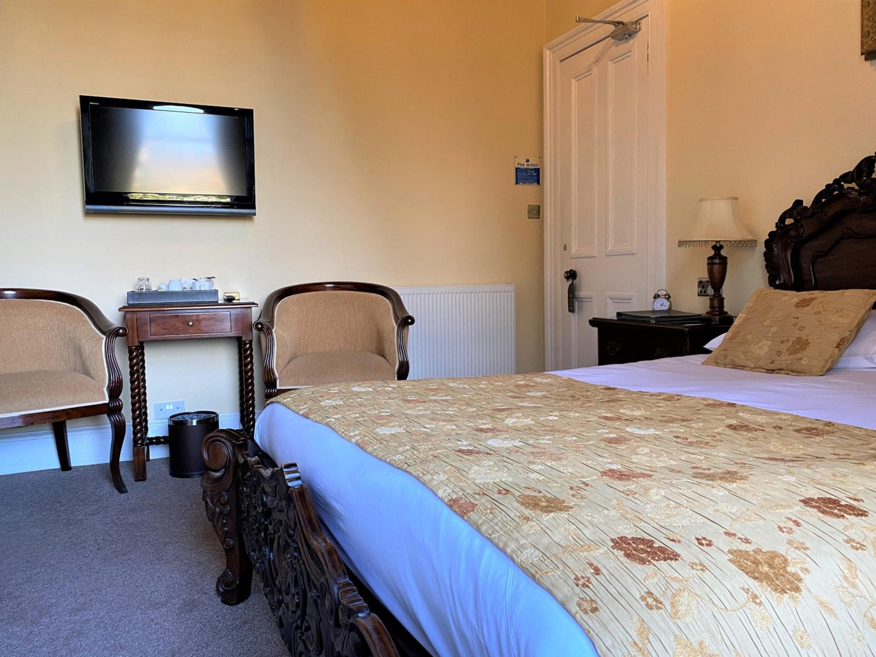 Deluxe Double Room with Shower - Photo 5