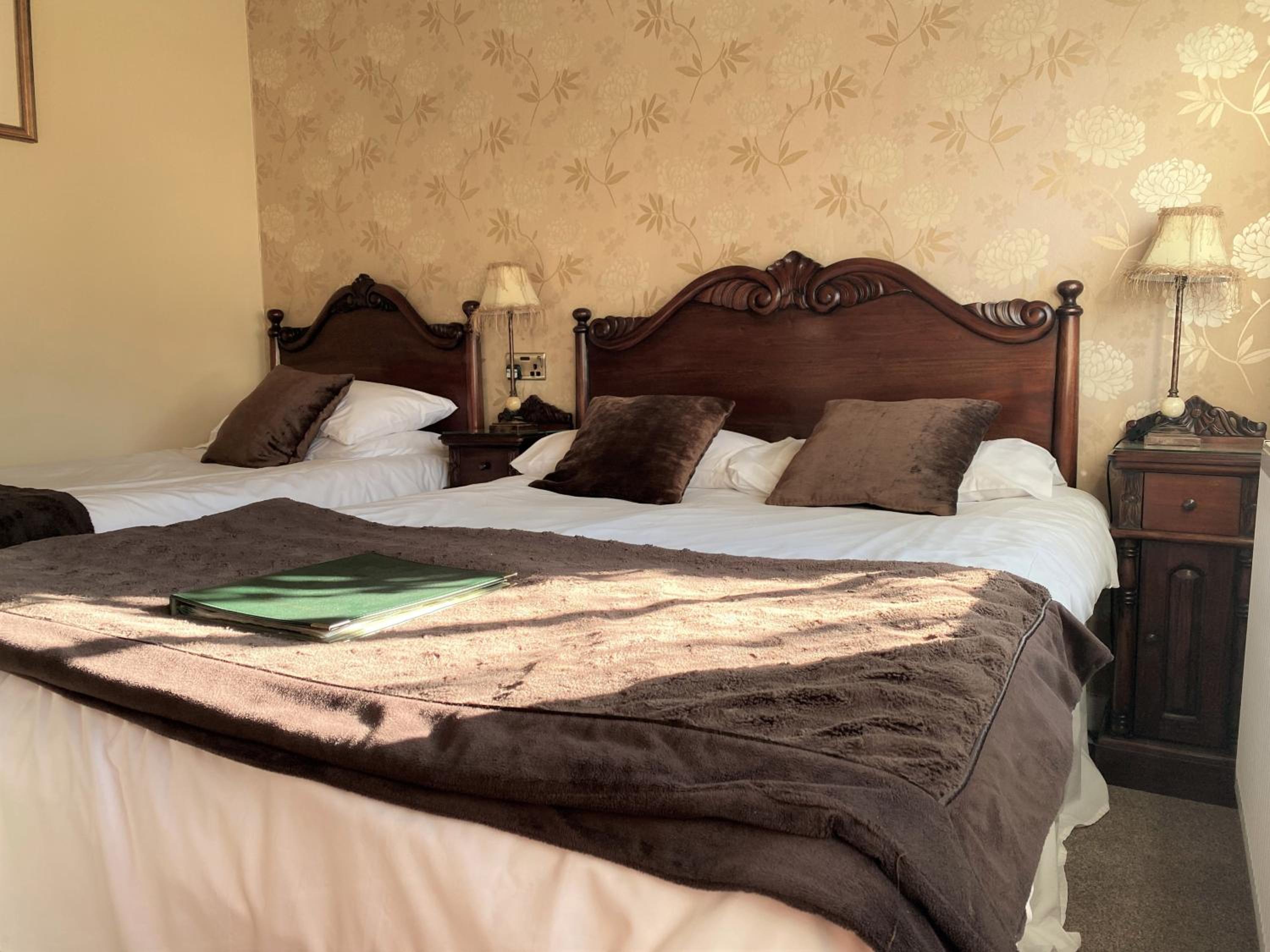 Standard Twin Room - Photo 4