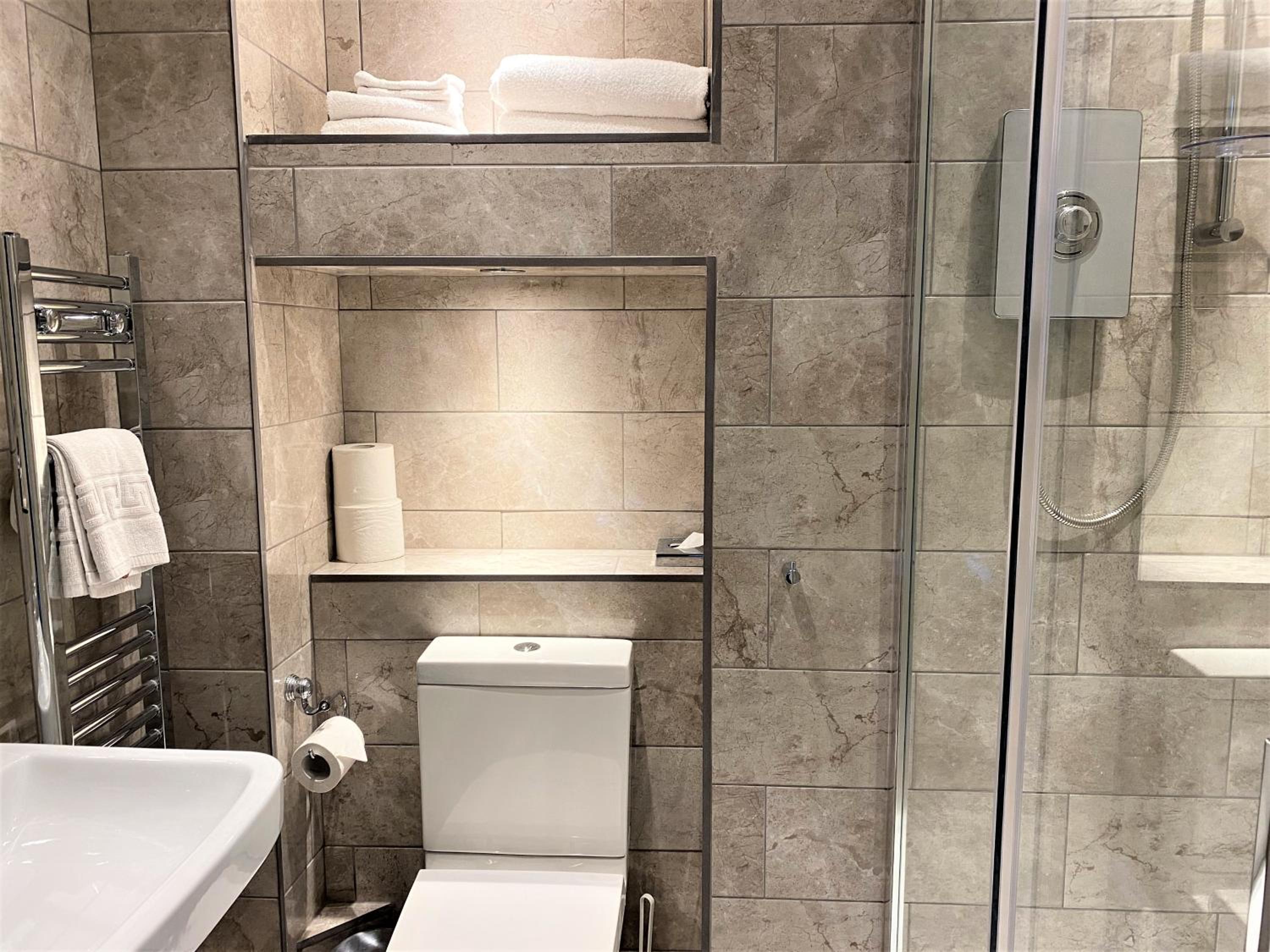 Deluxe Double Room with Shower - Photo 8