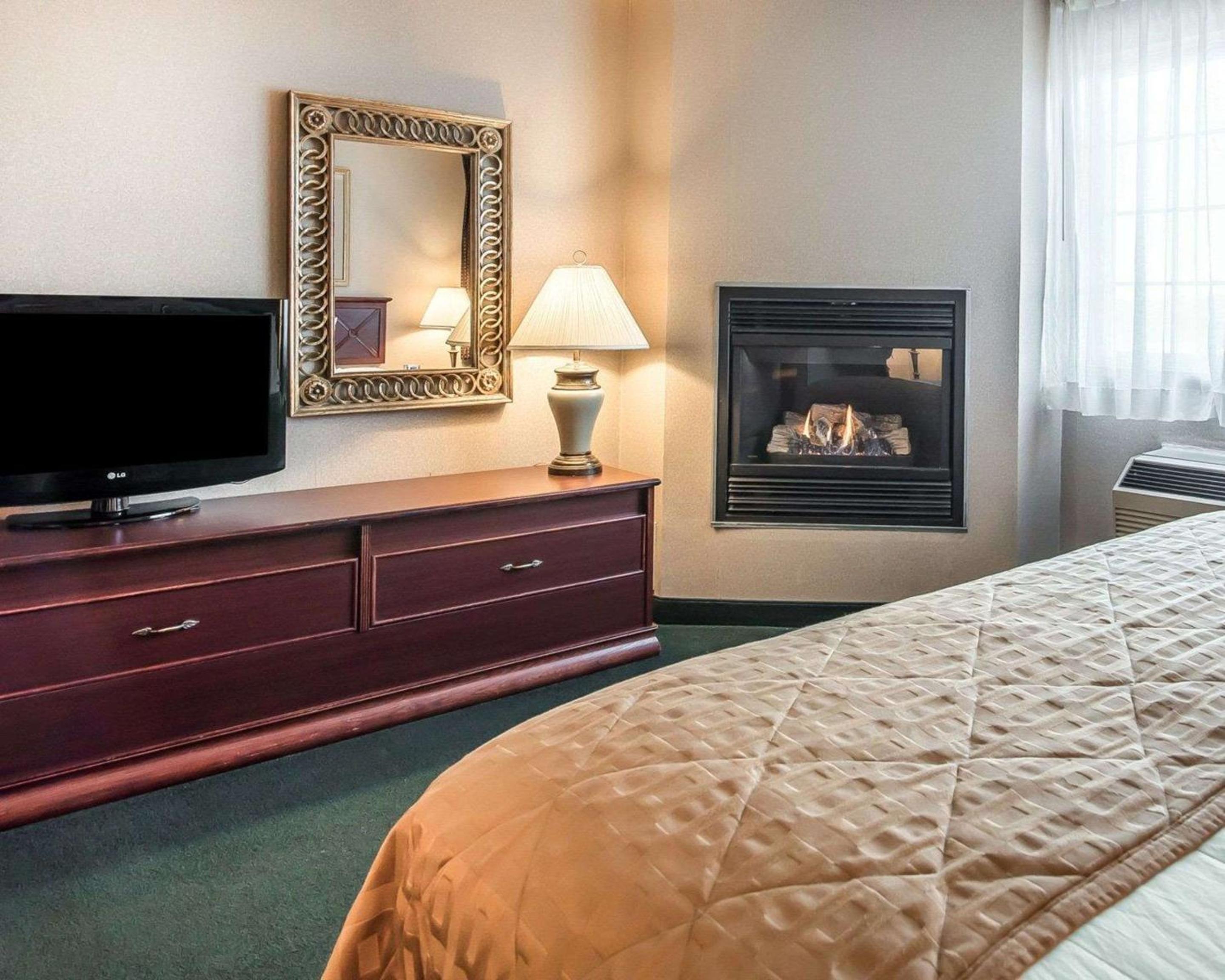 Business King Room - Accessible/Non-Smoking photo 2
