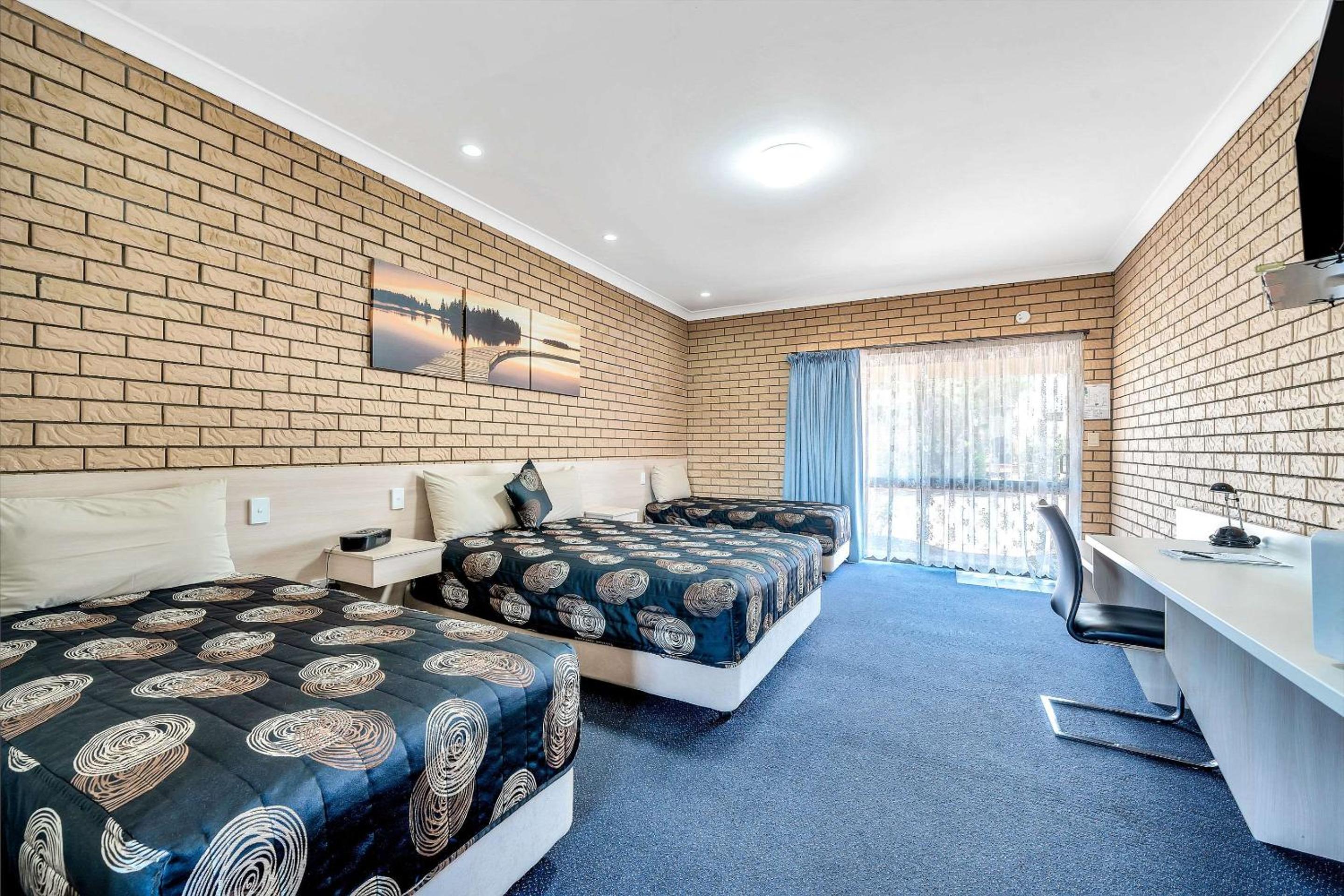 Standard Family Room - Photo 2