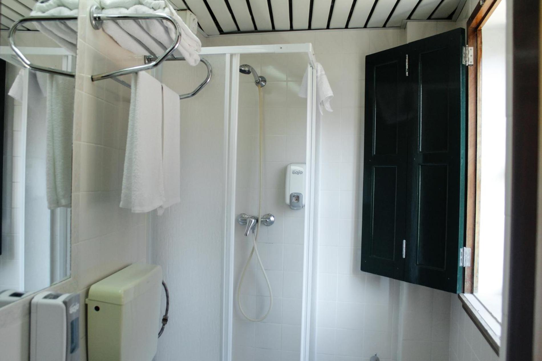 Standard Twin Room - Photo 5