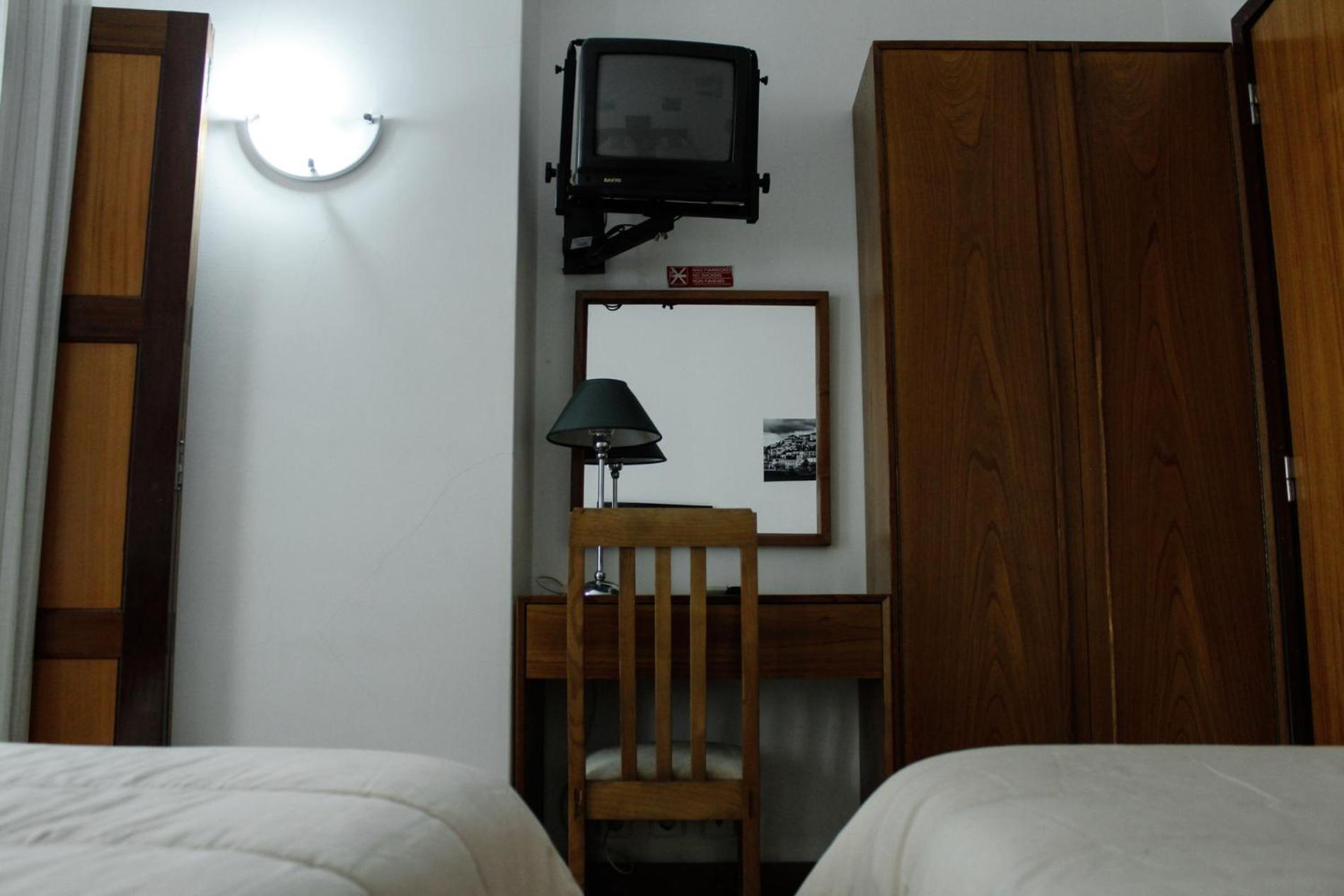 Standard Twin Room - Photo 7