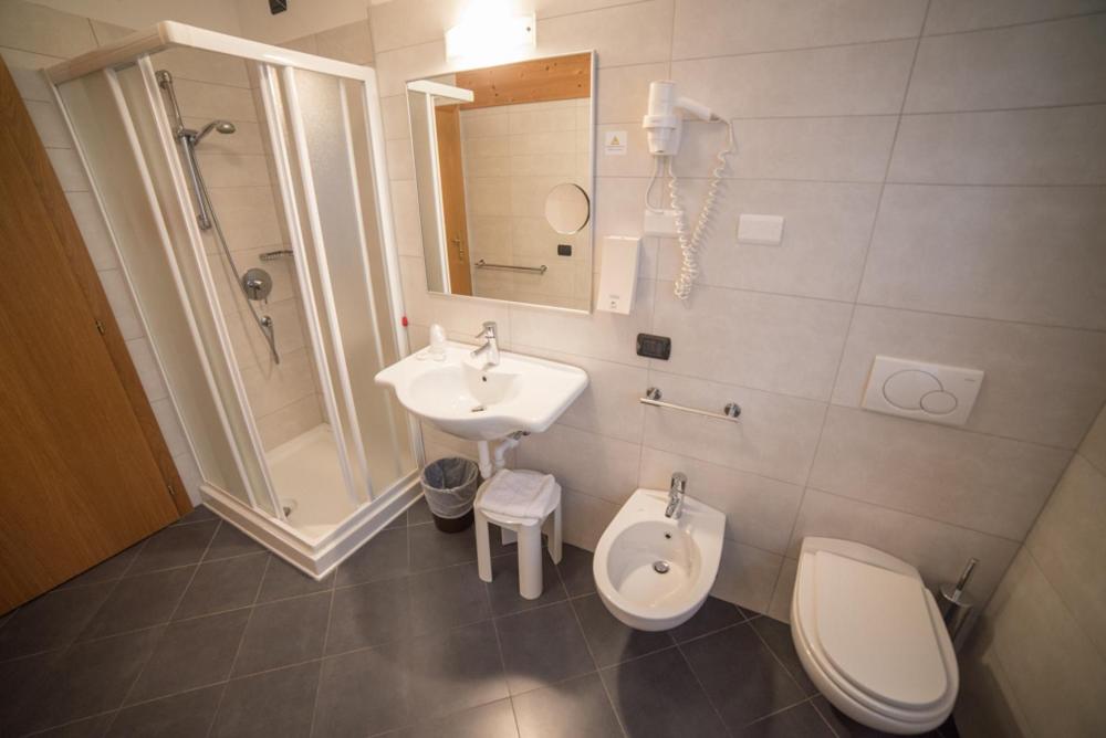 Deluxe Quadruple Room - Photo 10