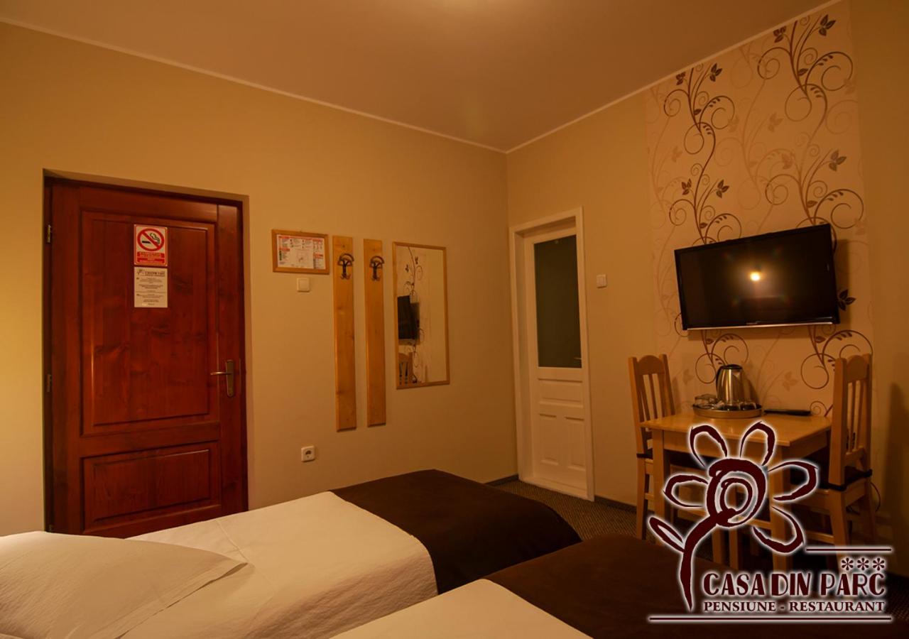 Twin Room with Bathroom - Photo 3
