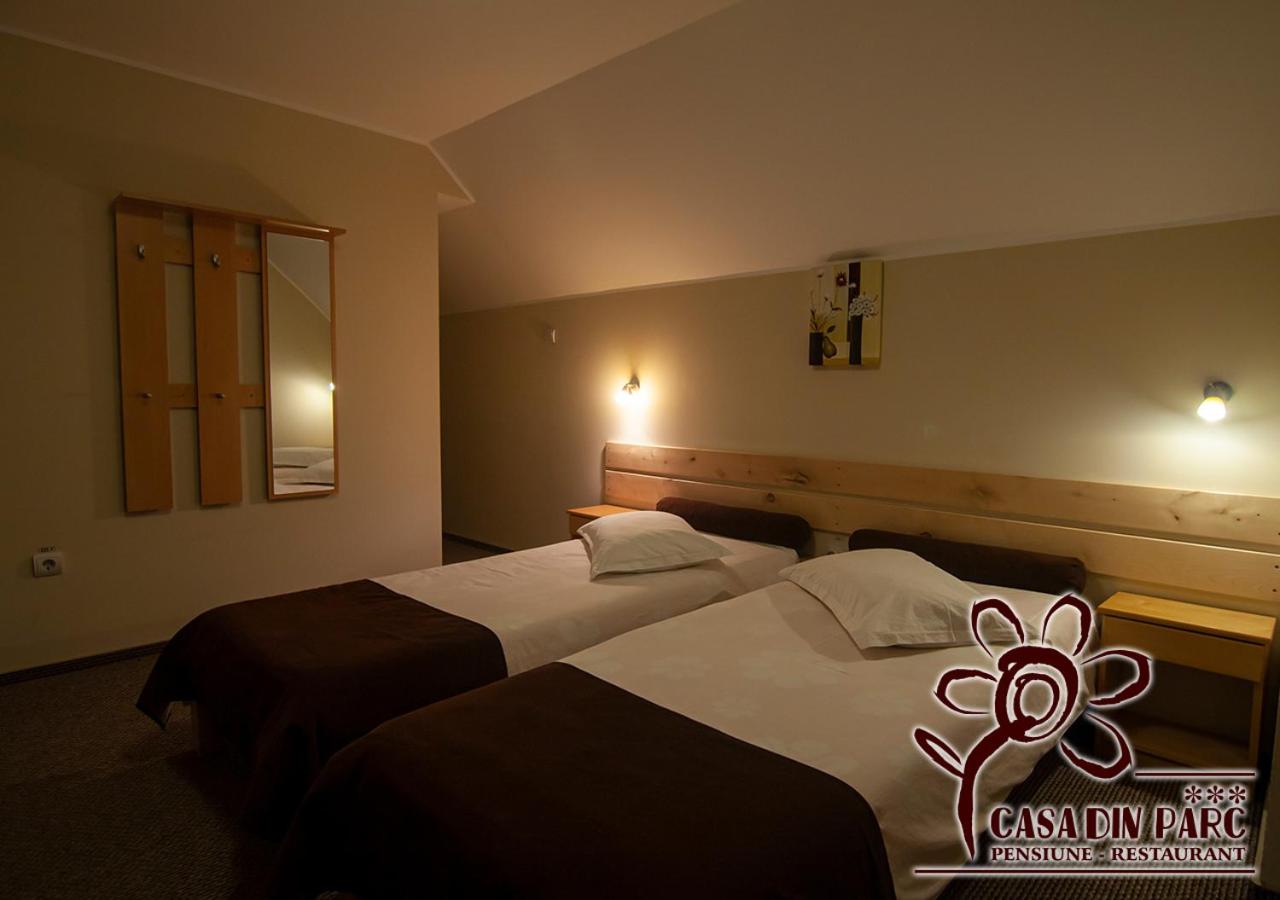 Twin Room with Bathroom - Photo 5