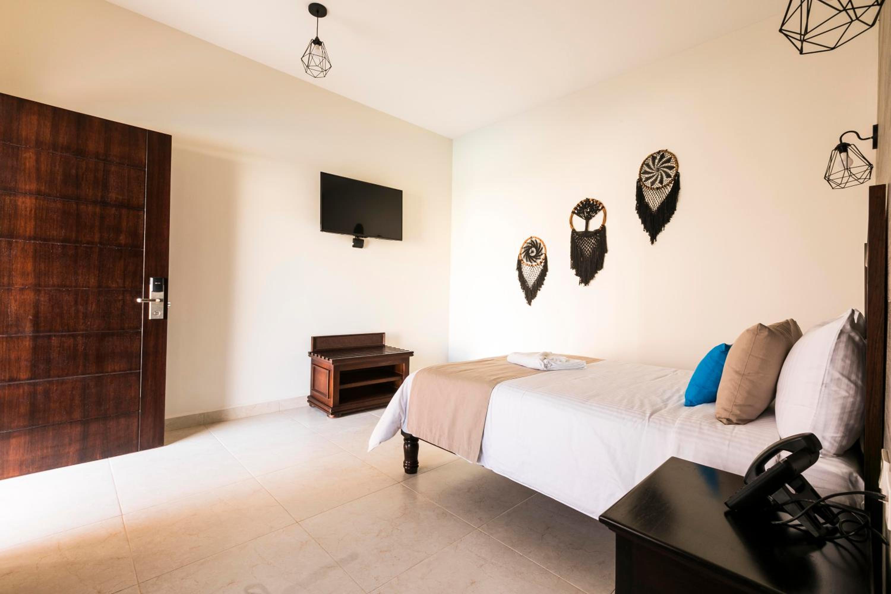 Superior Room 1 Queen Bed, Pool View