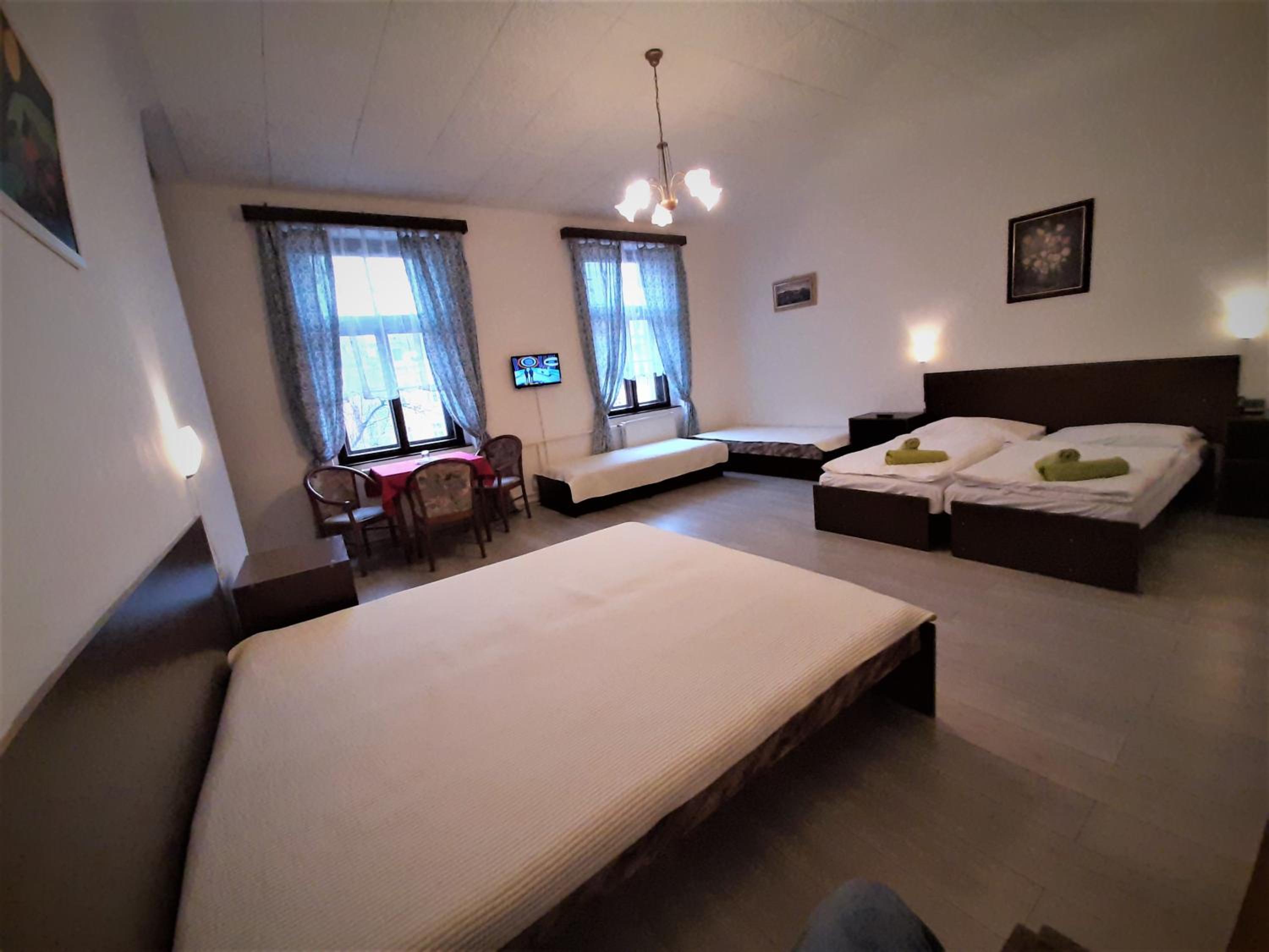 Sextuple Room