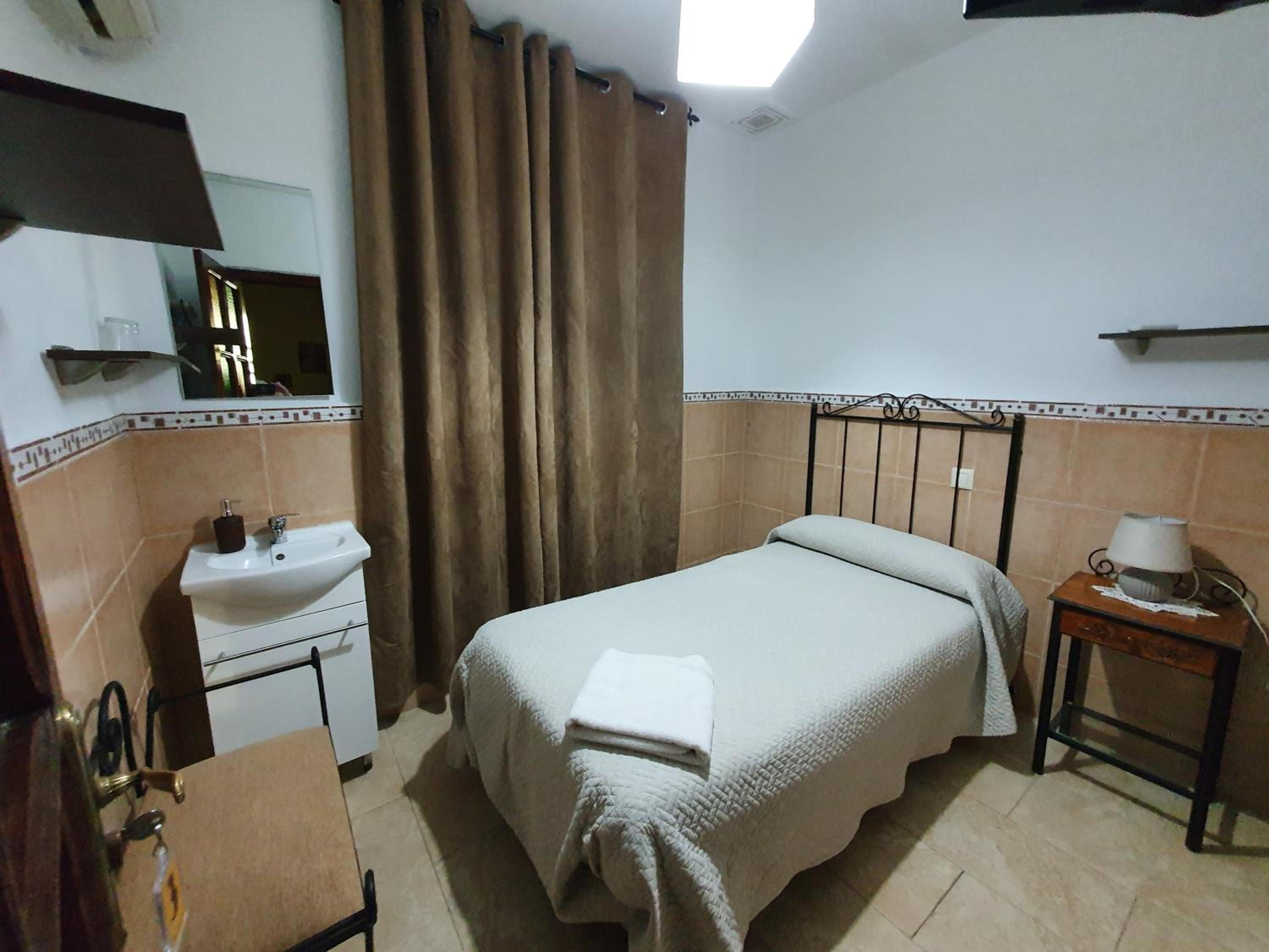 Habitación individual con baño compartido