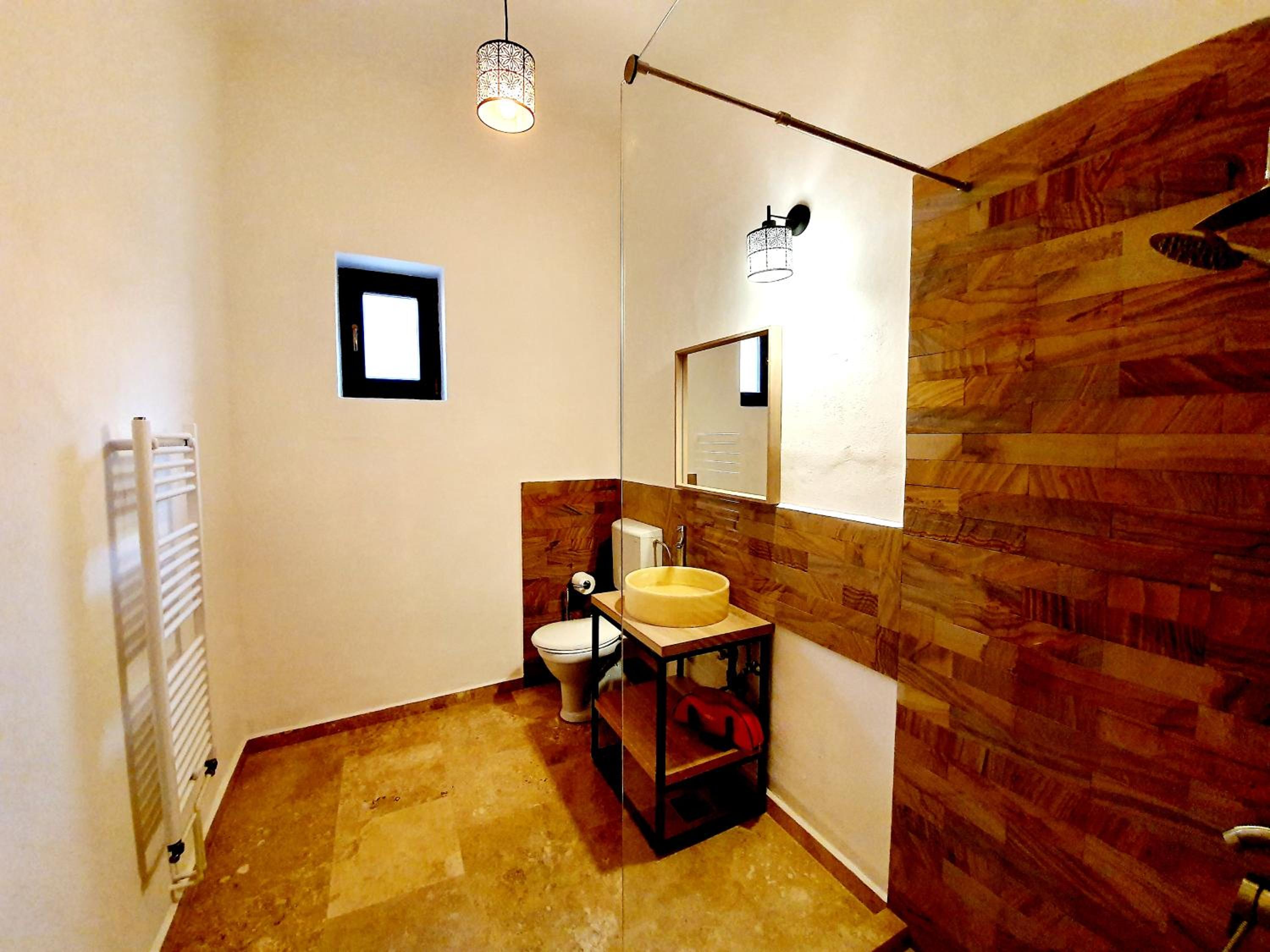 Deluxe King Room - Photo 2