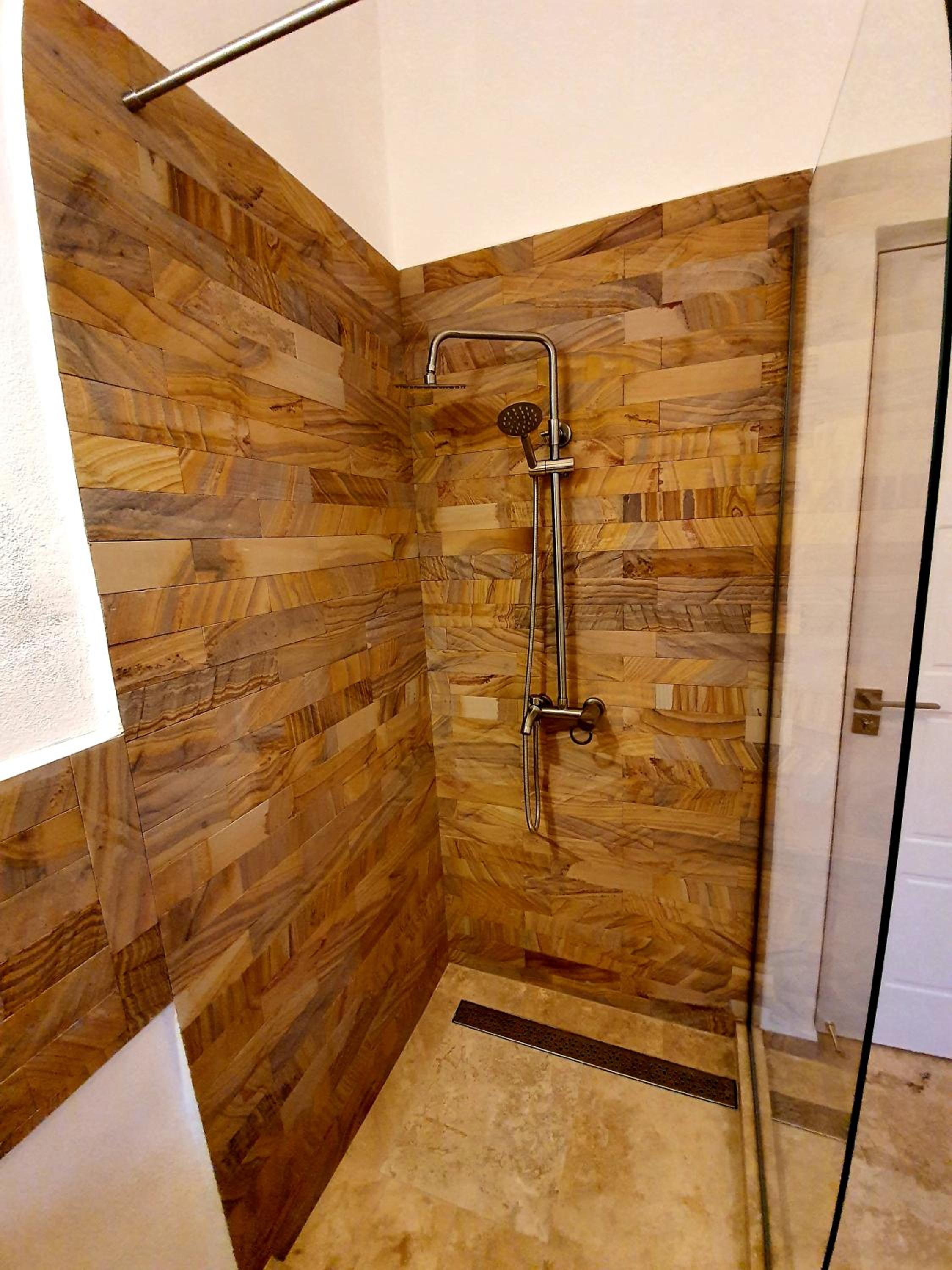 Deluxe King Room - Photo 5