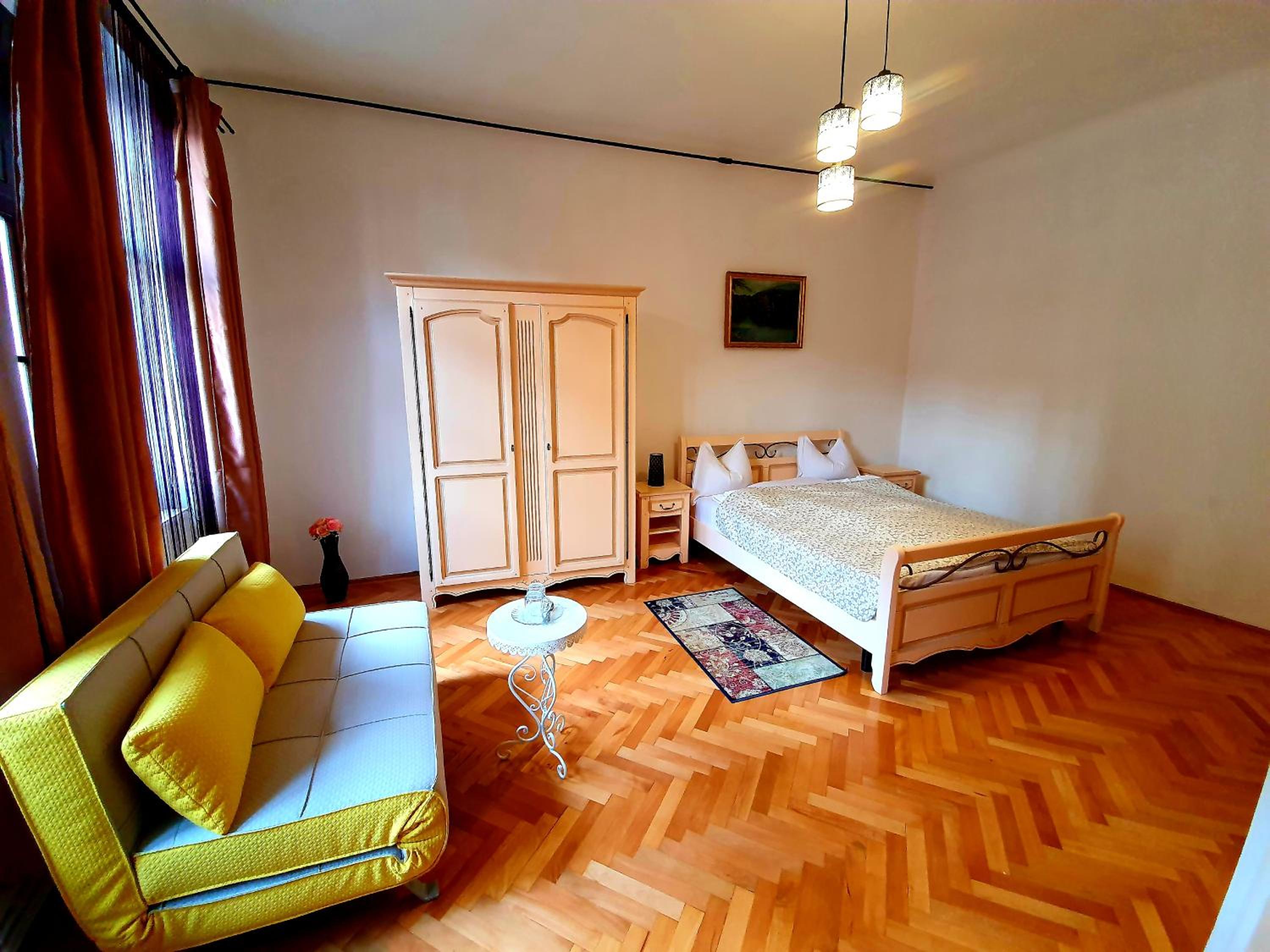 Deluxe King Room - Photo 1
