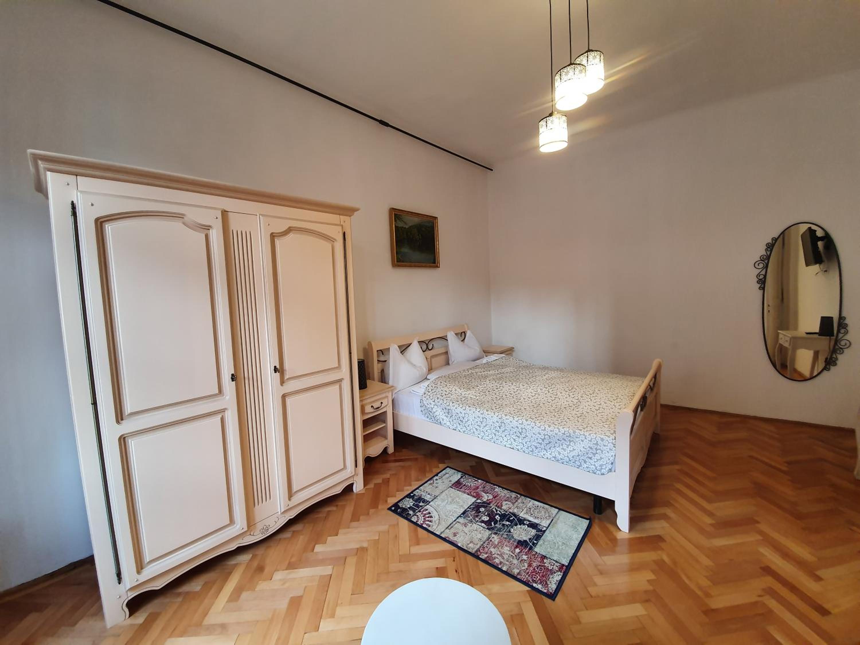 Deluxe King Room - Photo 6