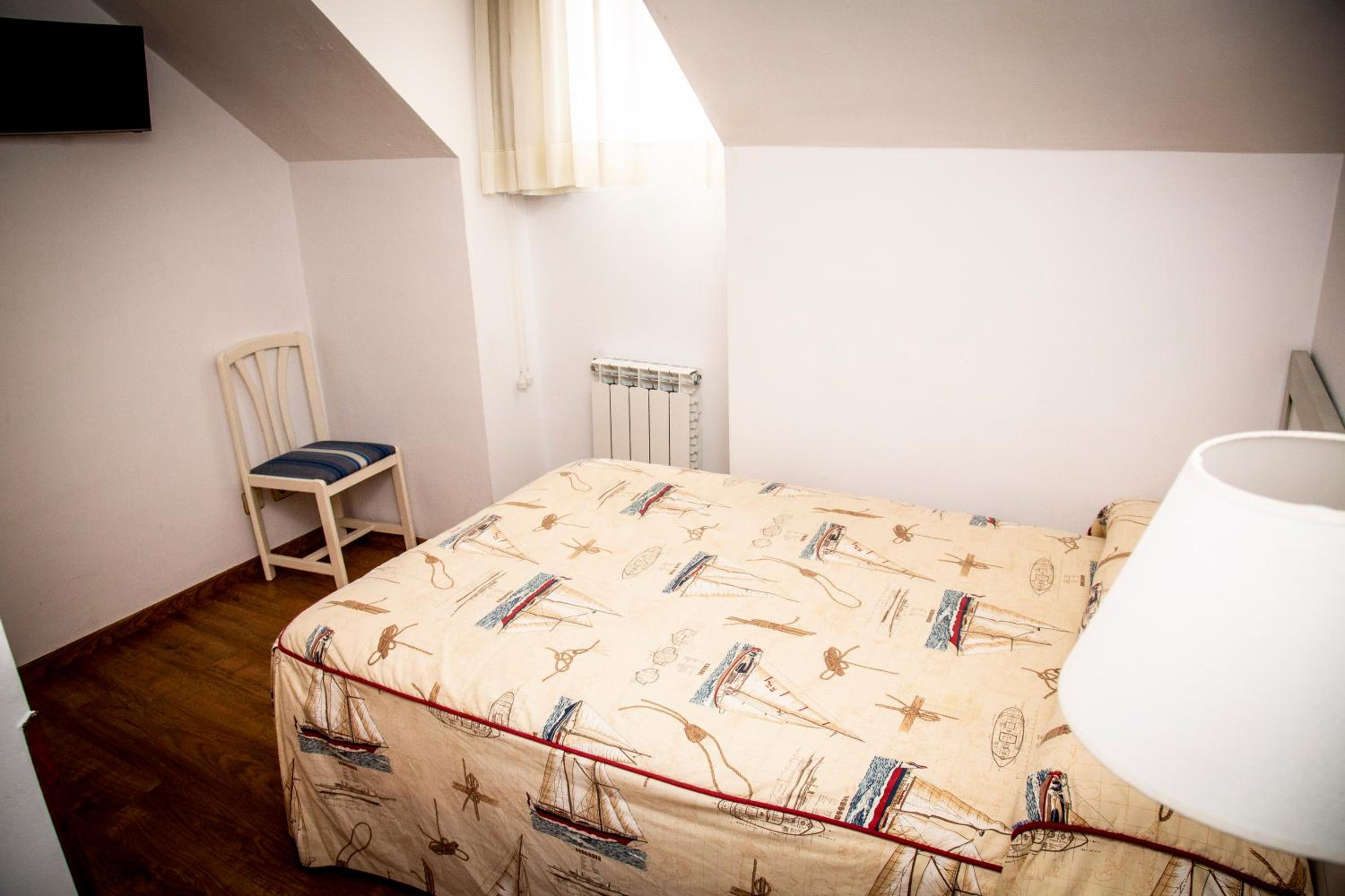 Economy Small Double Or Twin Room photo 3